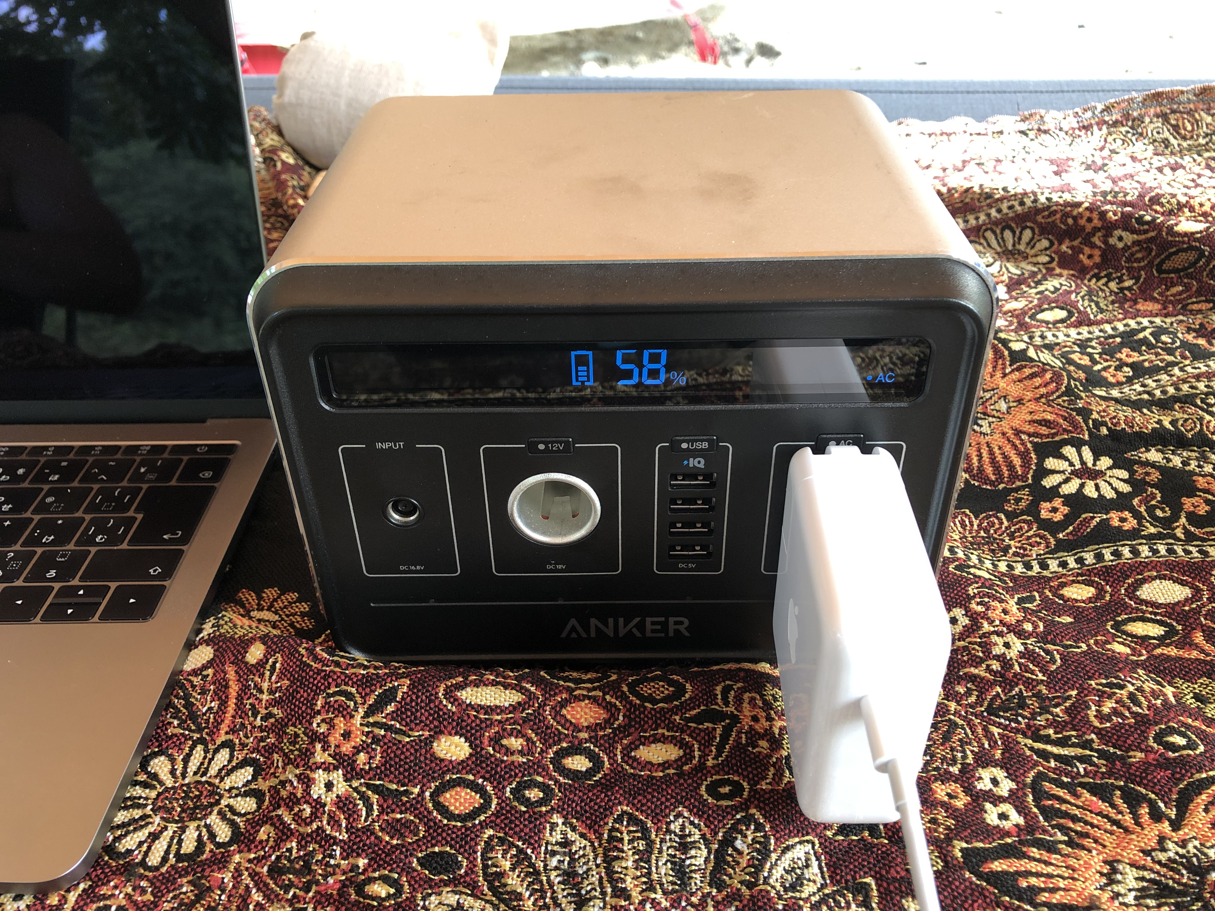 Anker社「Anker PowerHouse」ポータブル電源レビュー。車中泊・キャンプ必須バッテリー。