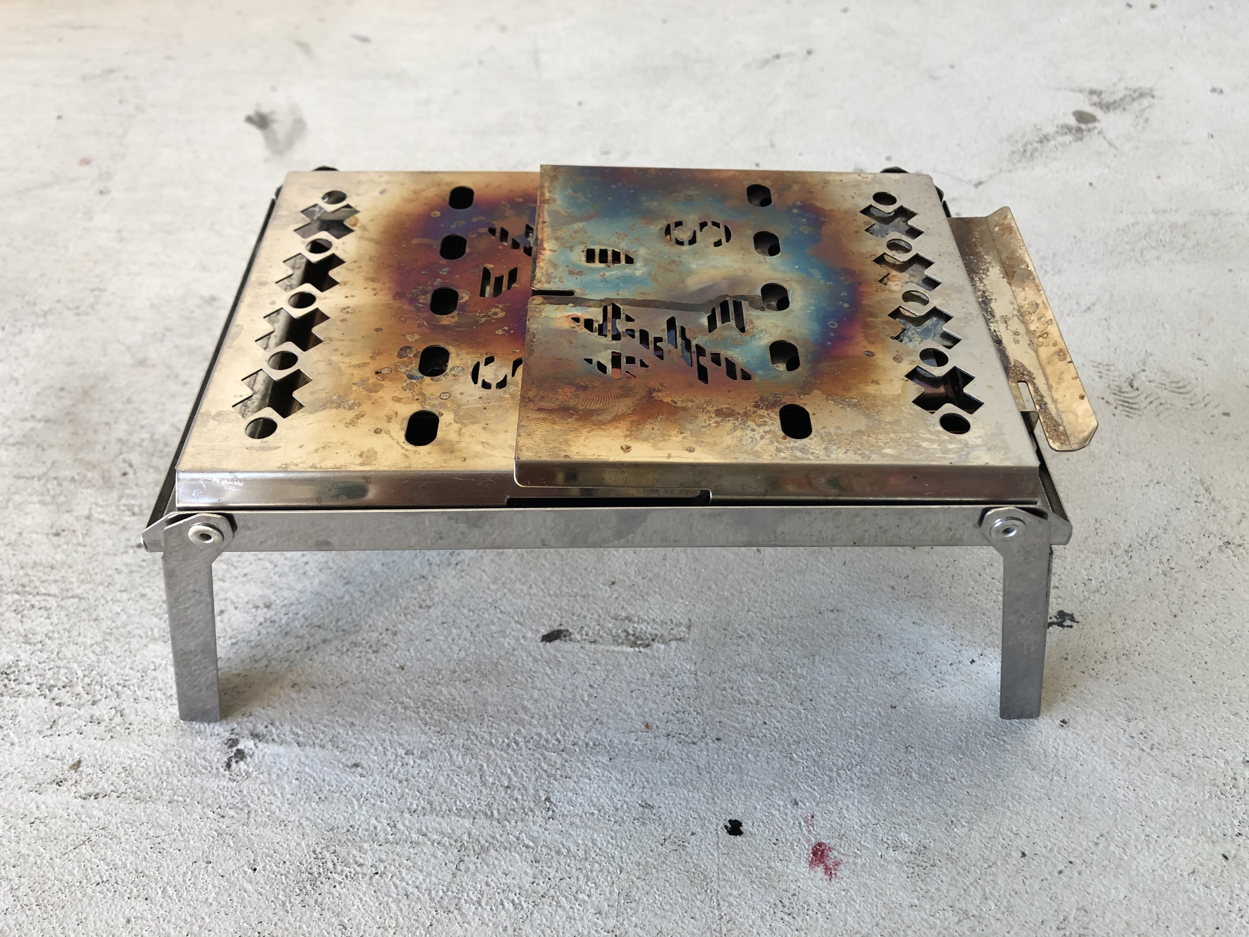 笑's コンパクト焚き火グリル B-6君　組み立て手順1