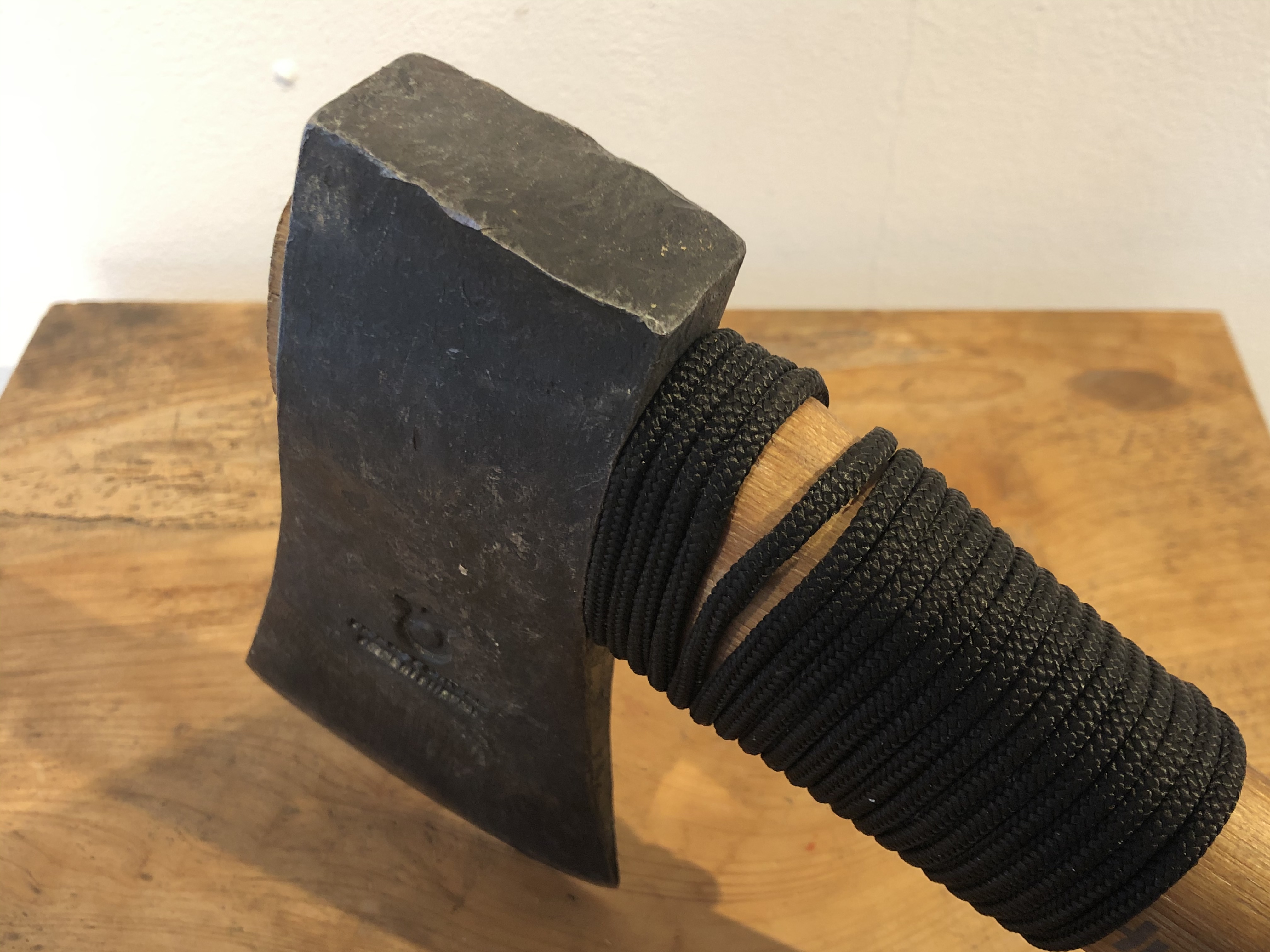 ハスクバーナの手斧 （38cm）。バイクだけじゃないハスクバーナ