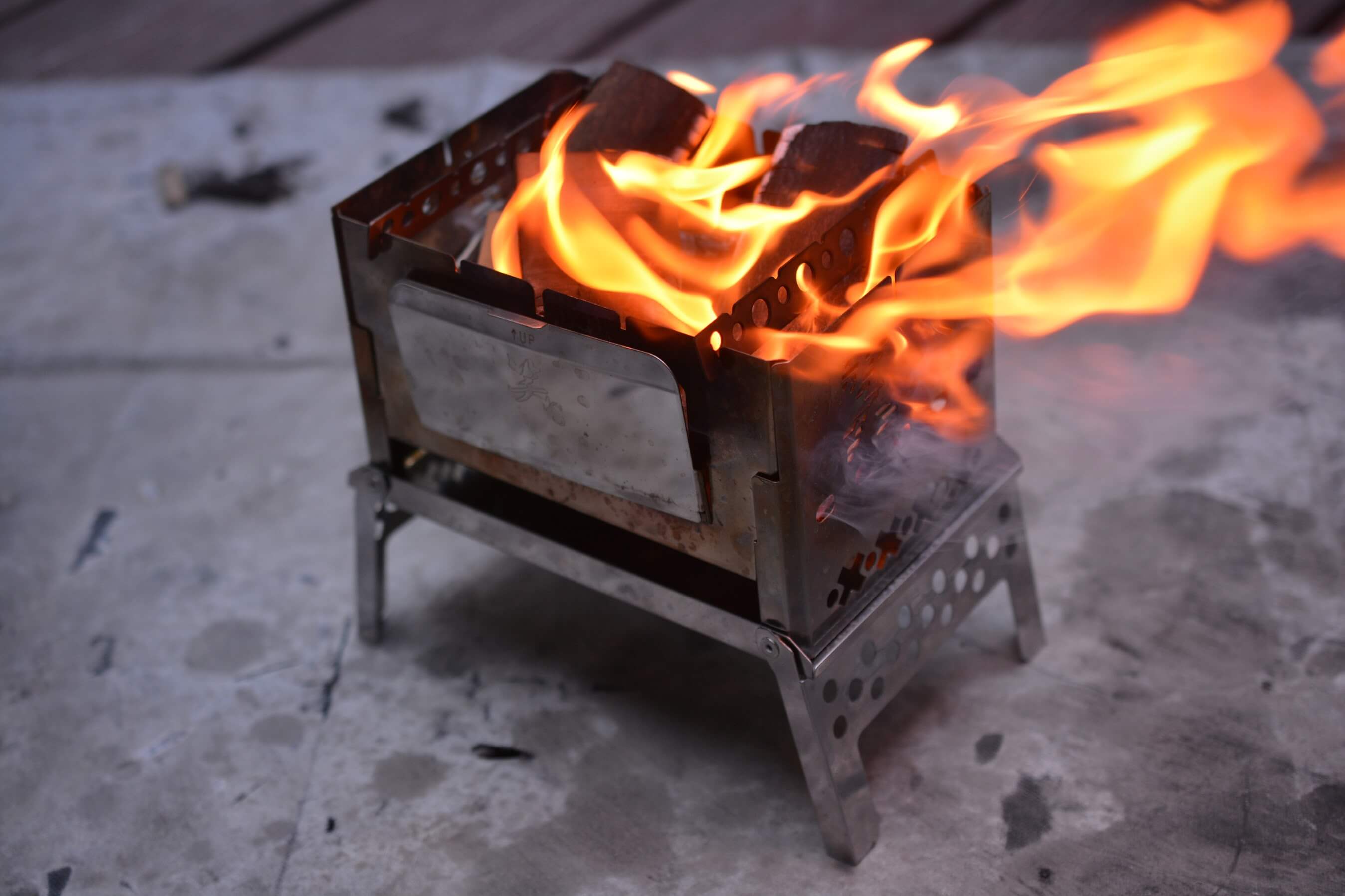 笑's コンパクト焚き火グリル B-6君　脚付き