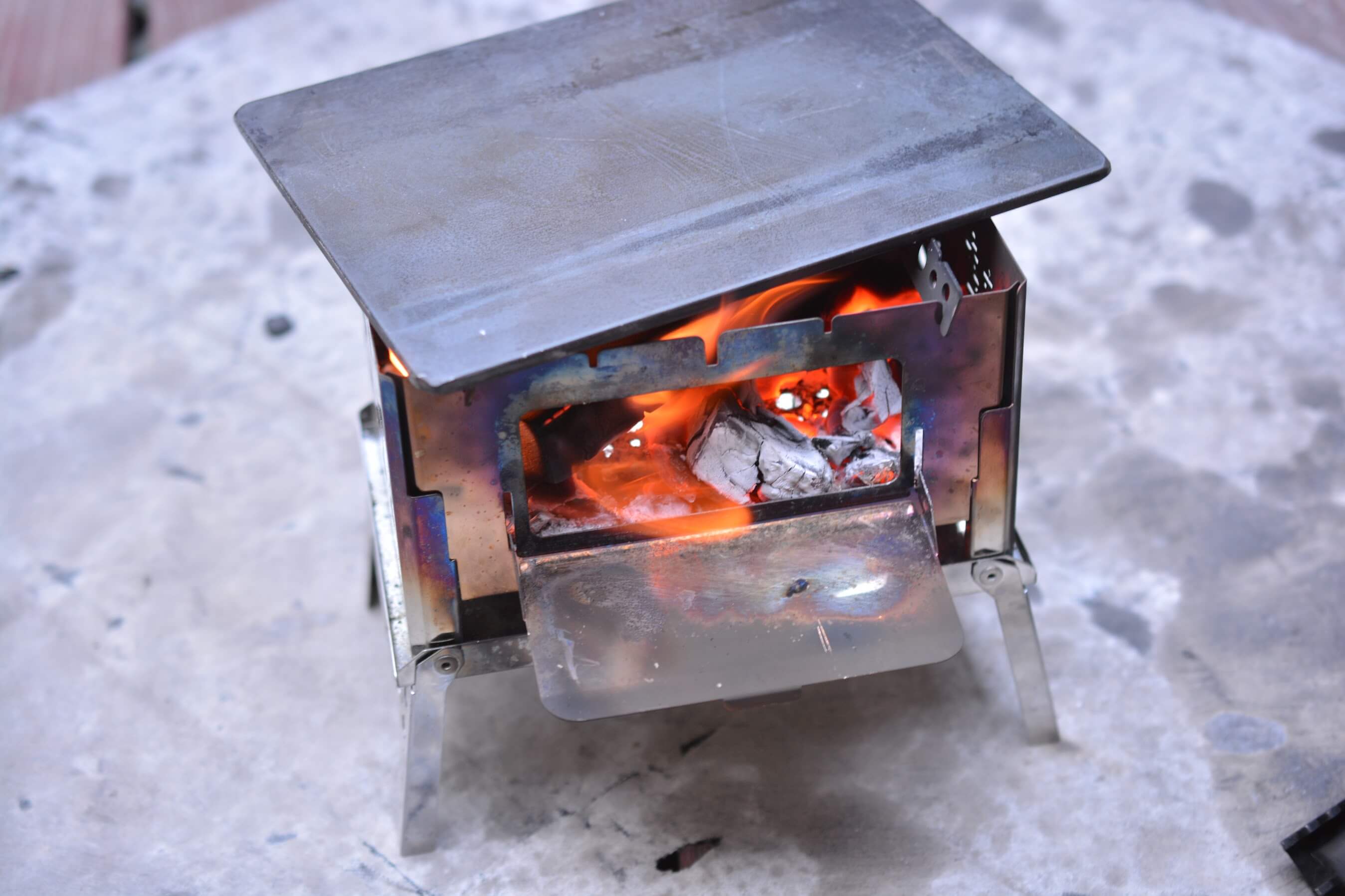 笑's コンパクト焚き火グリル B-6君　薪入れ