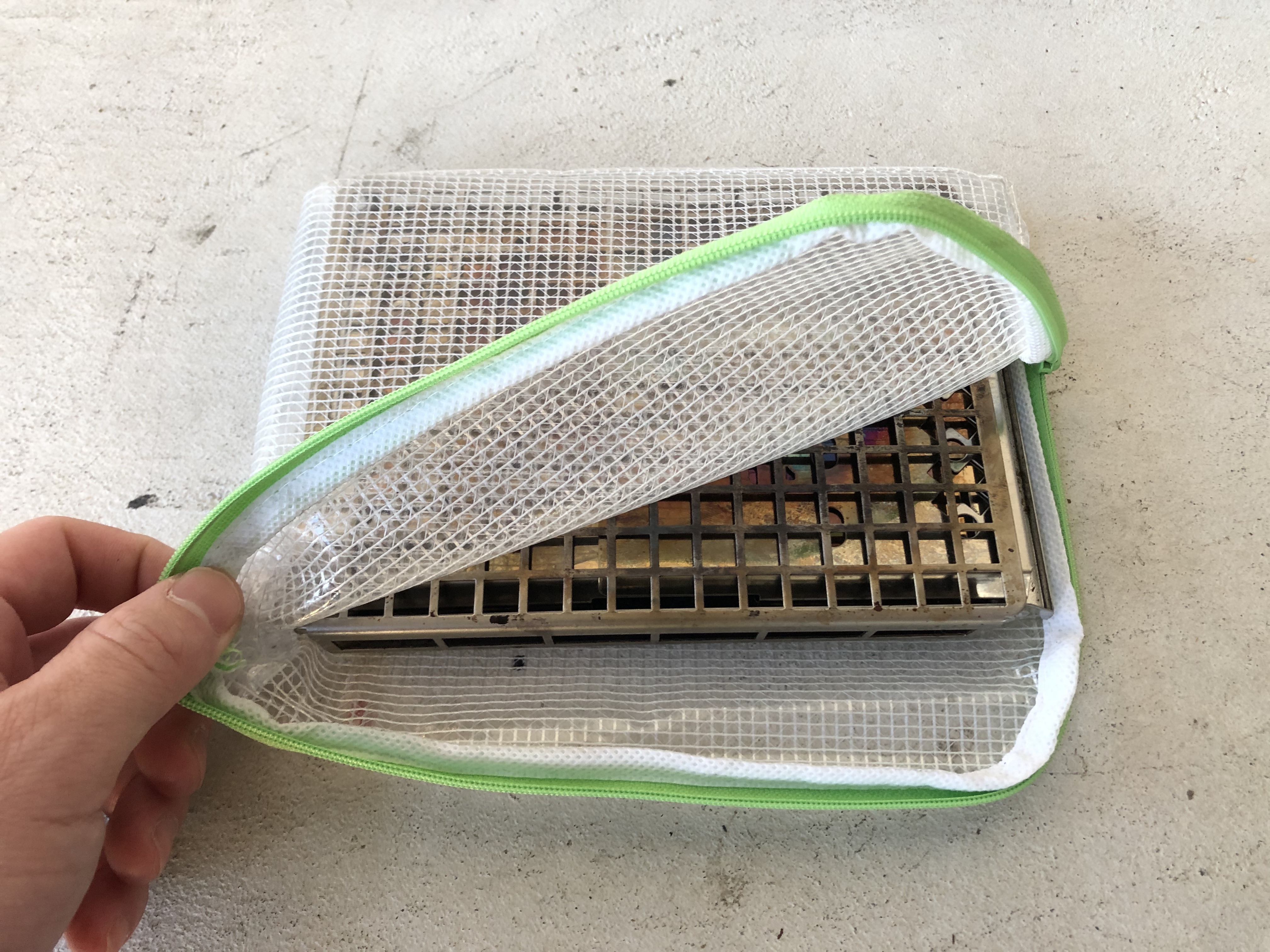 笑's コンパクト焚き火グリル B-6君 サイズ感