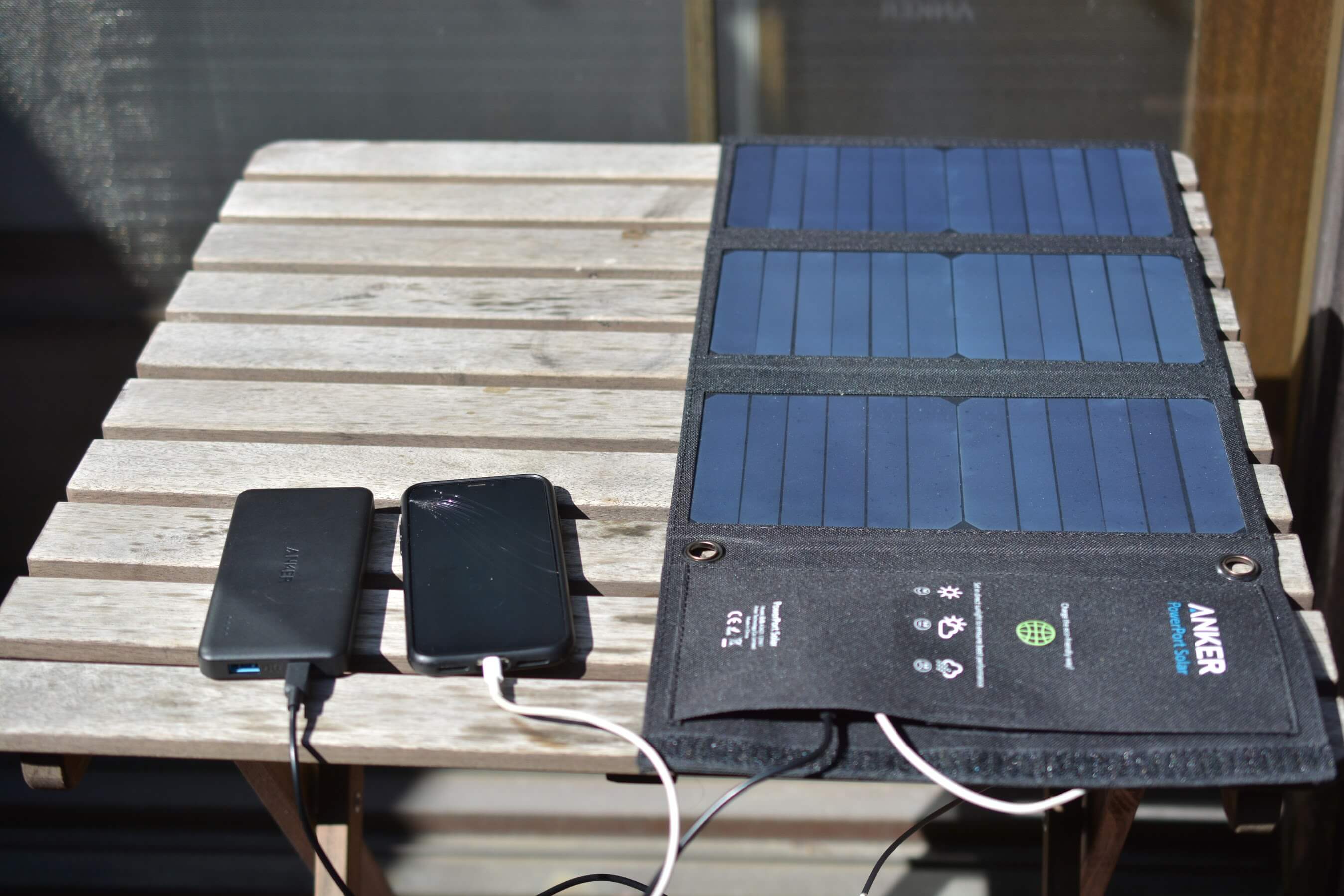 ANKER パワーポートソーラー(21W) 同時接続