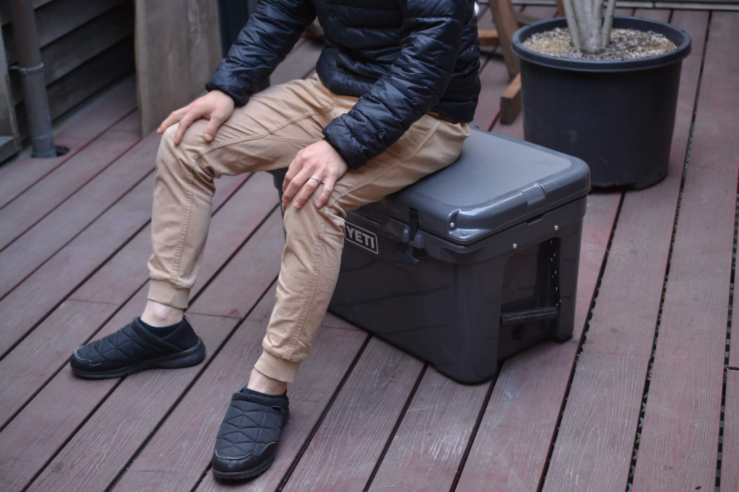 イエティ タンドラ45qt (チャコール)　座ってみた