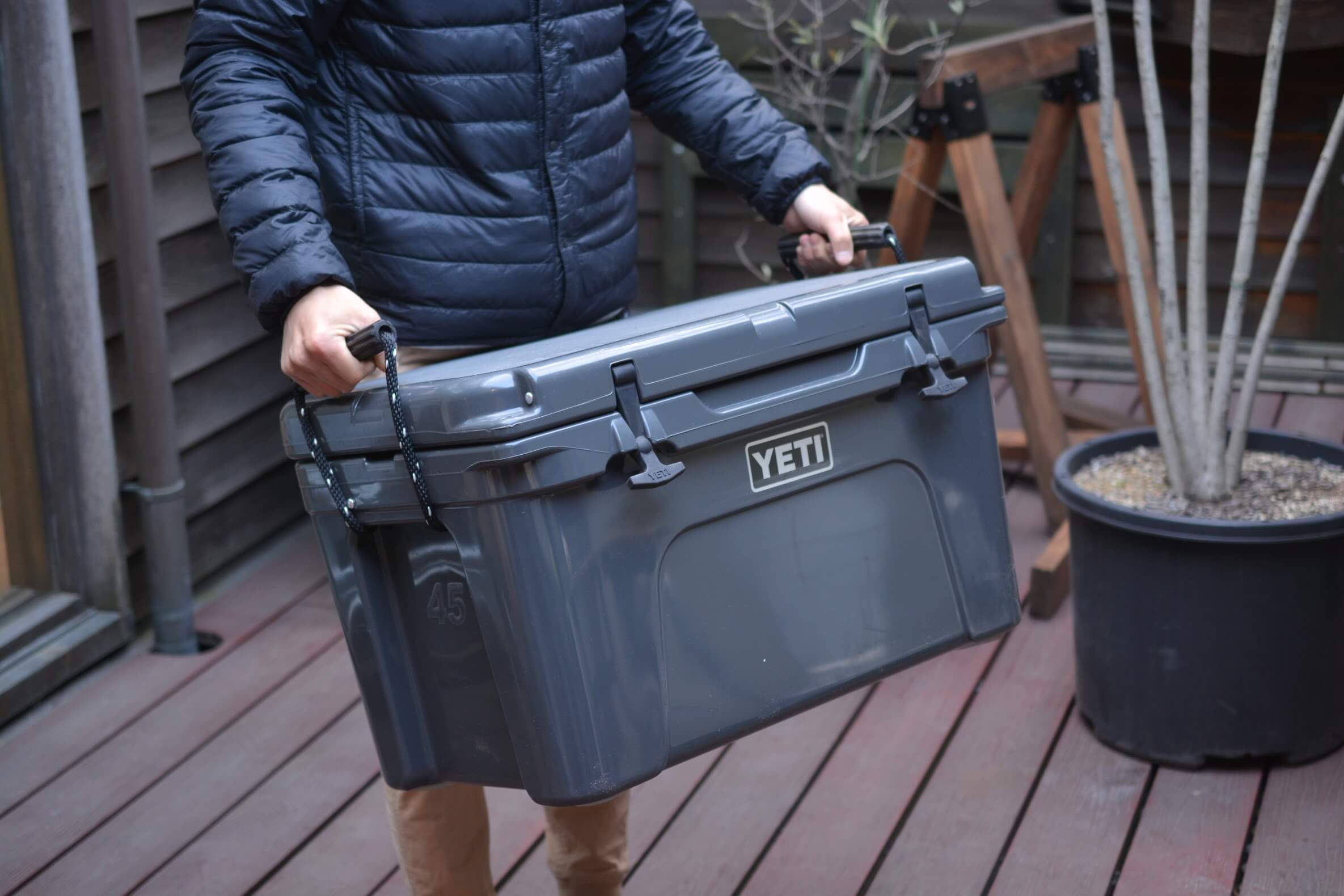 イエティ タンドラ45qt (チャコール)　取っ手