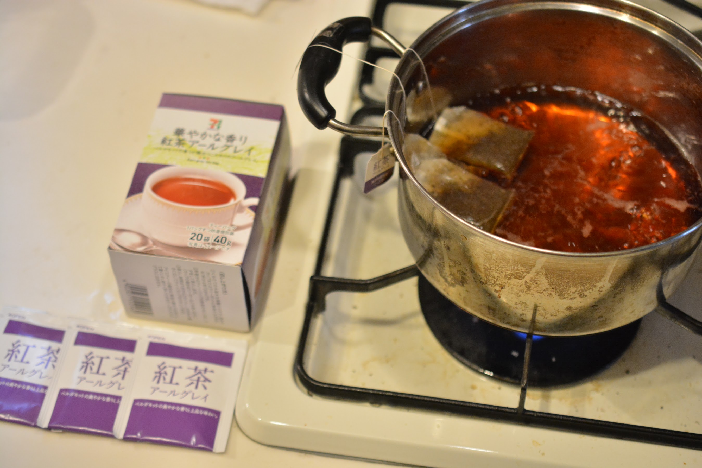 オピネルナイフ No.10 黒錆加工　紅茶を濃いめに煮出す