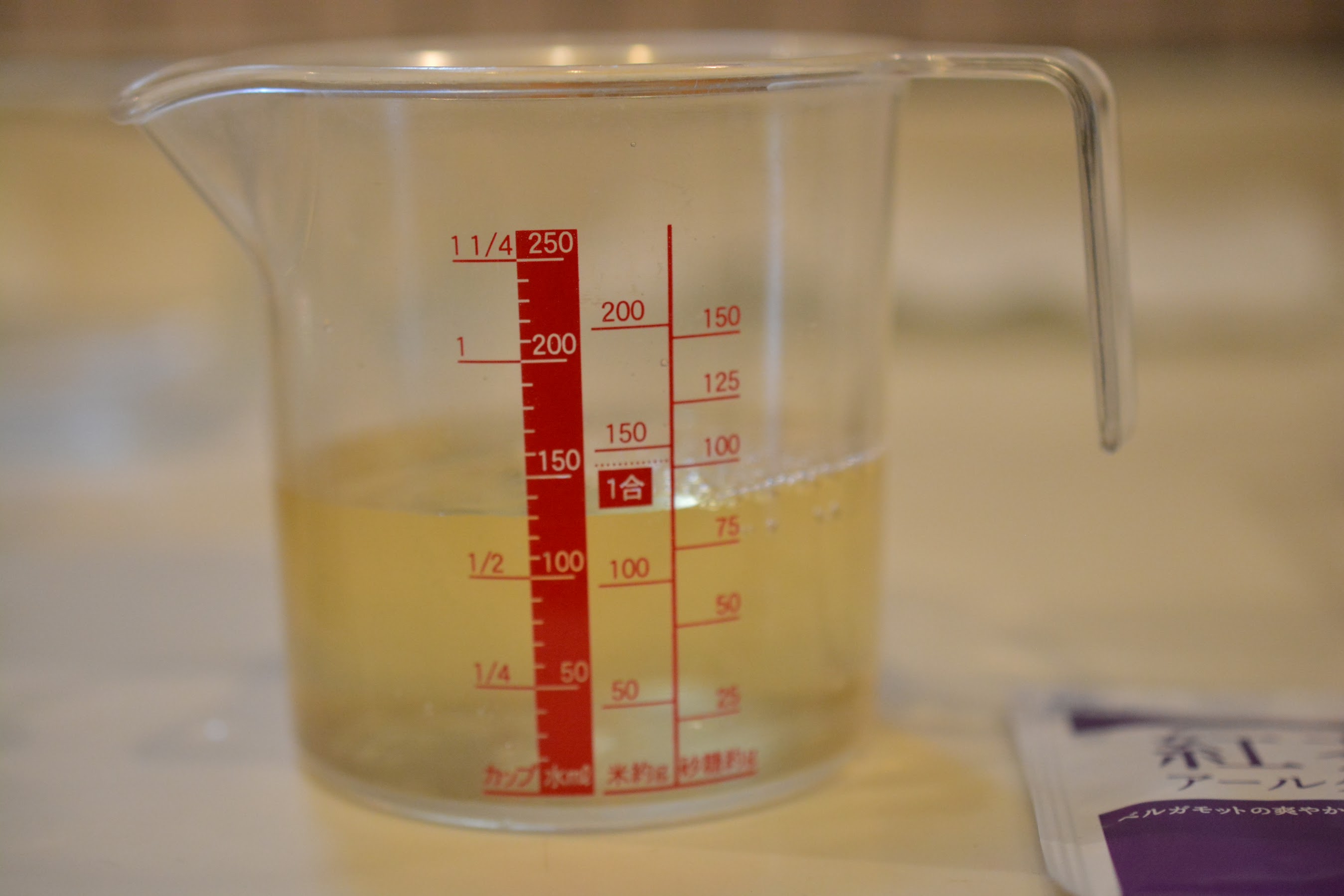 オピネルナイフ No.10 黒錆加工　酢を用意する