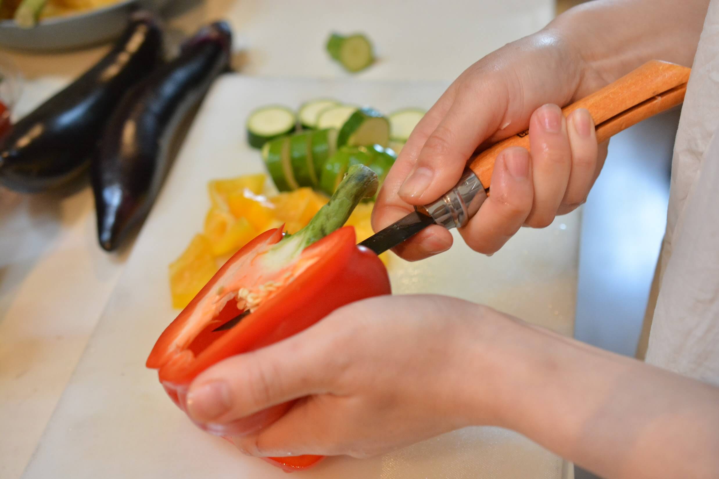OPINELナイフ 黒錆加工　切れ味