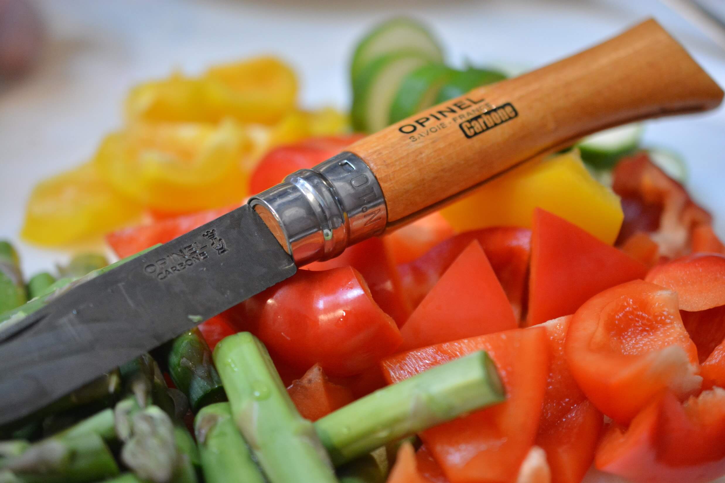 OPINELナイフ 黒錆加工　切れ味