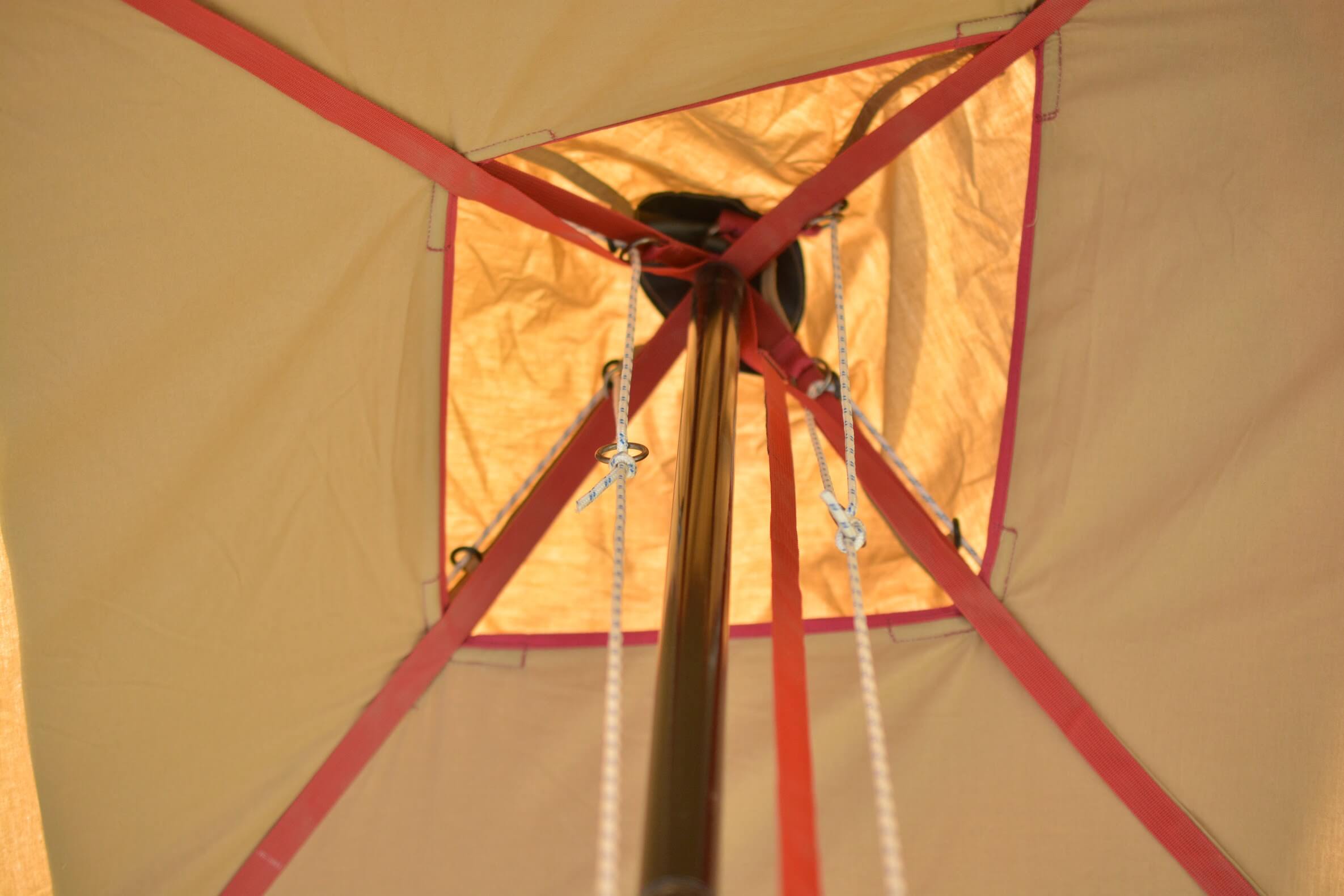 テンマクデザイン　青空タープTC　ガイロープを垂らす