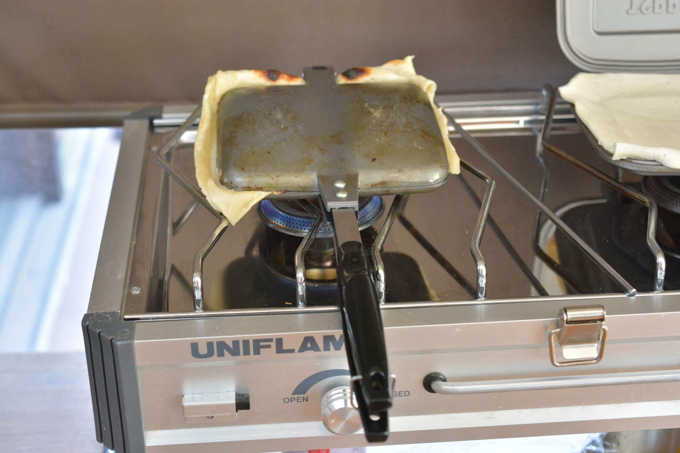 バウルー　ホットサンドメーカー (ダブル)　アップルパイを作る