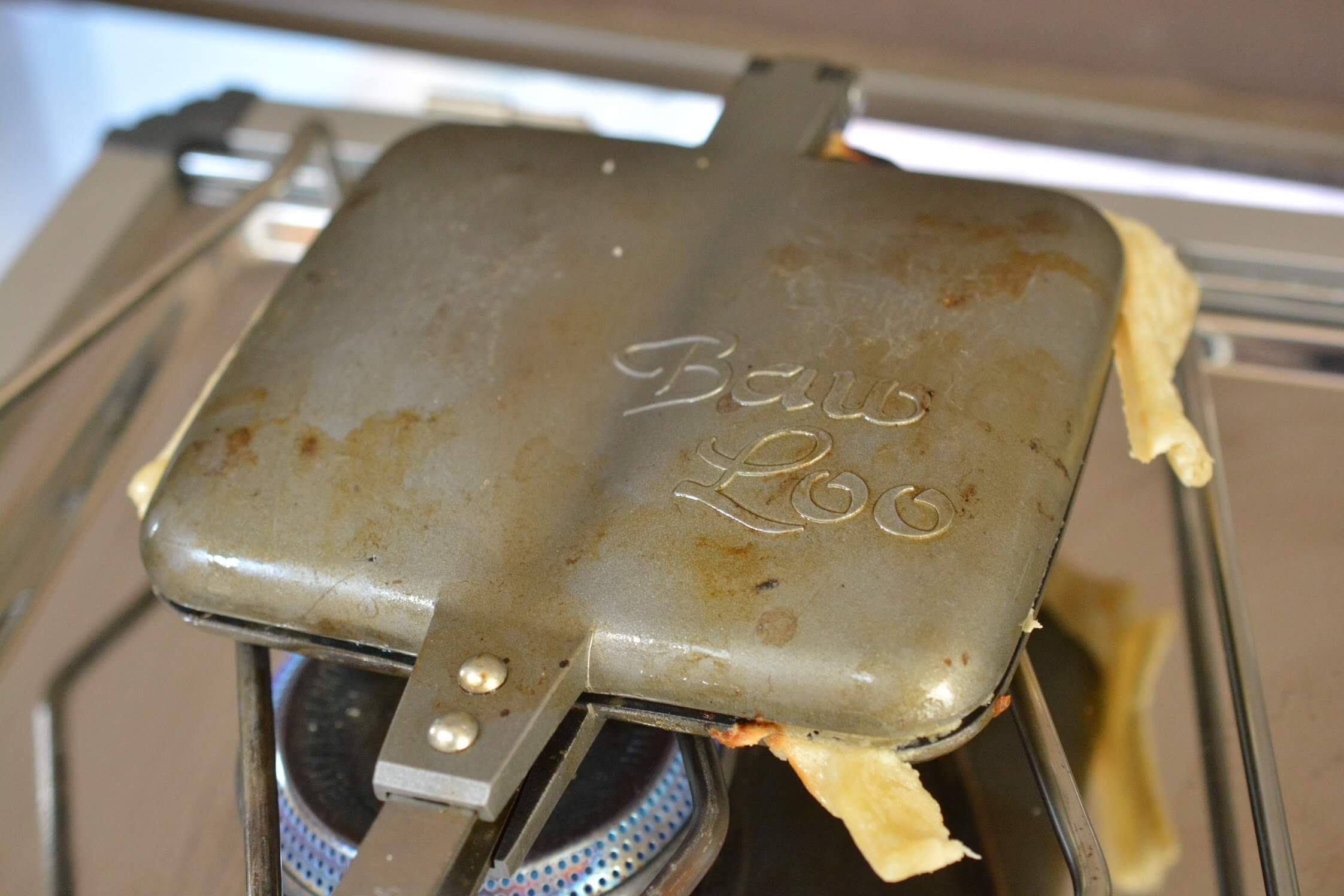 バウルー　ホットサンドメーカー (ダブル)　汚れが目立つ