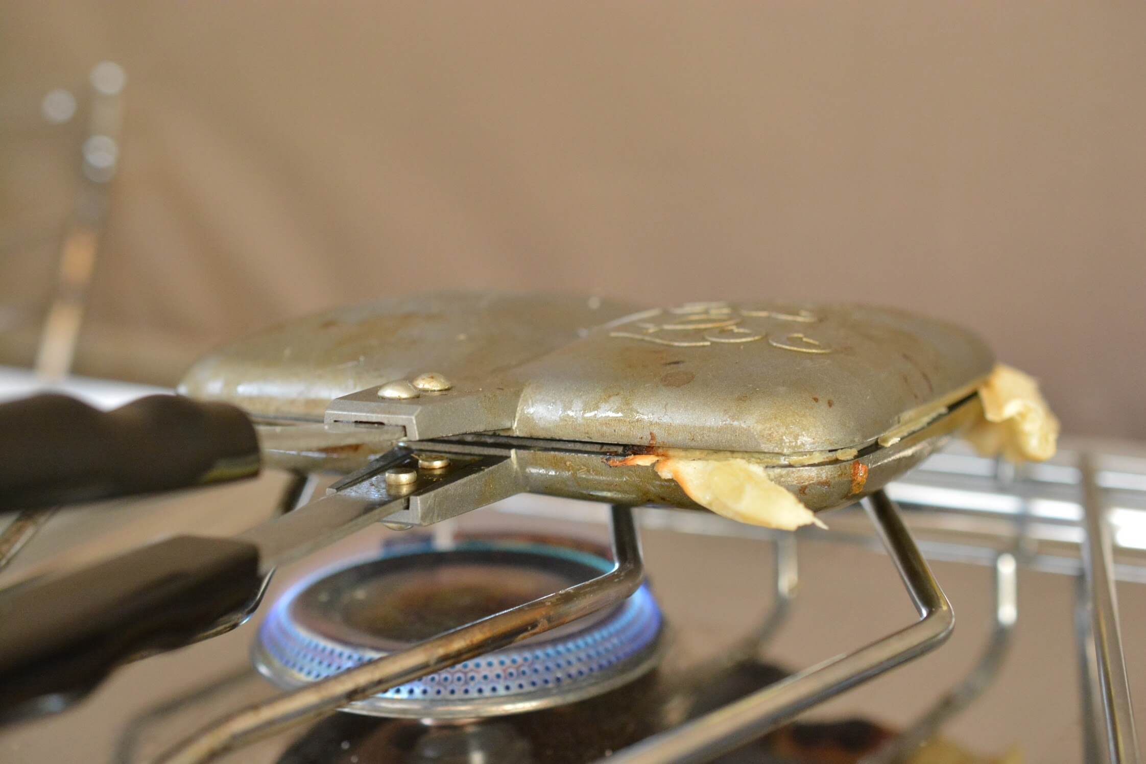 ユニフレーム ツインバーナーUS-1900 とろ火でホットサンドメーカー