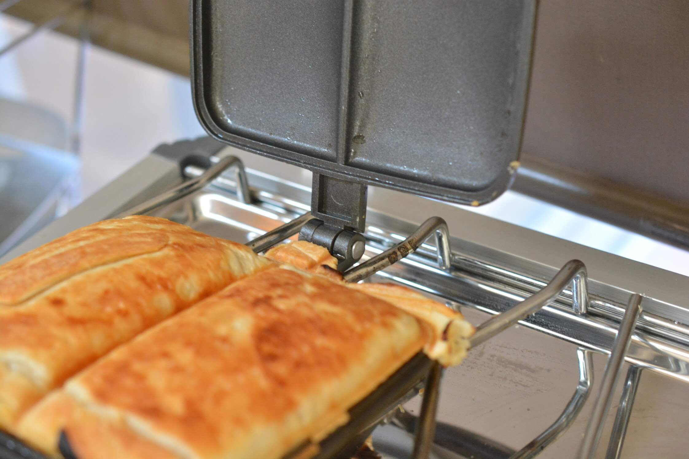 バウルー　ホットサンドメーカー (ダブル)　ヒンジ部分