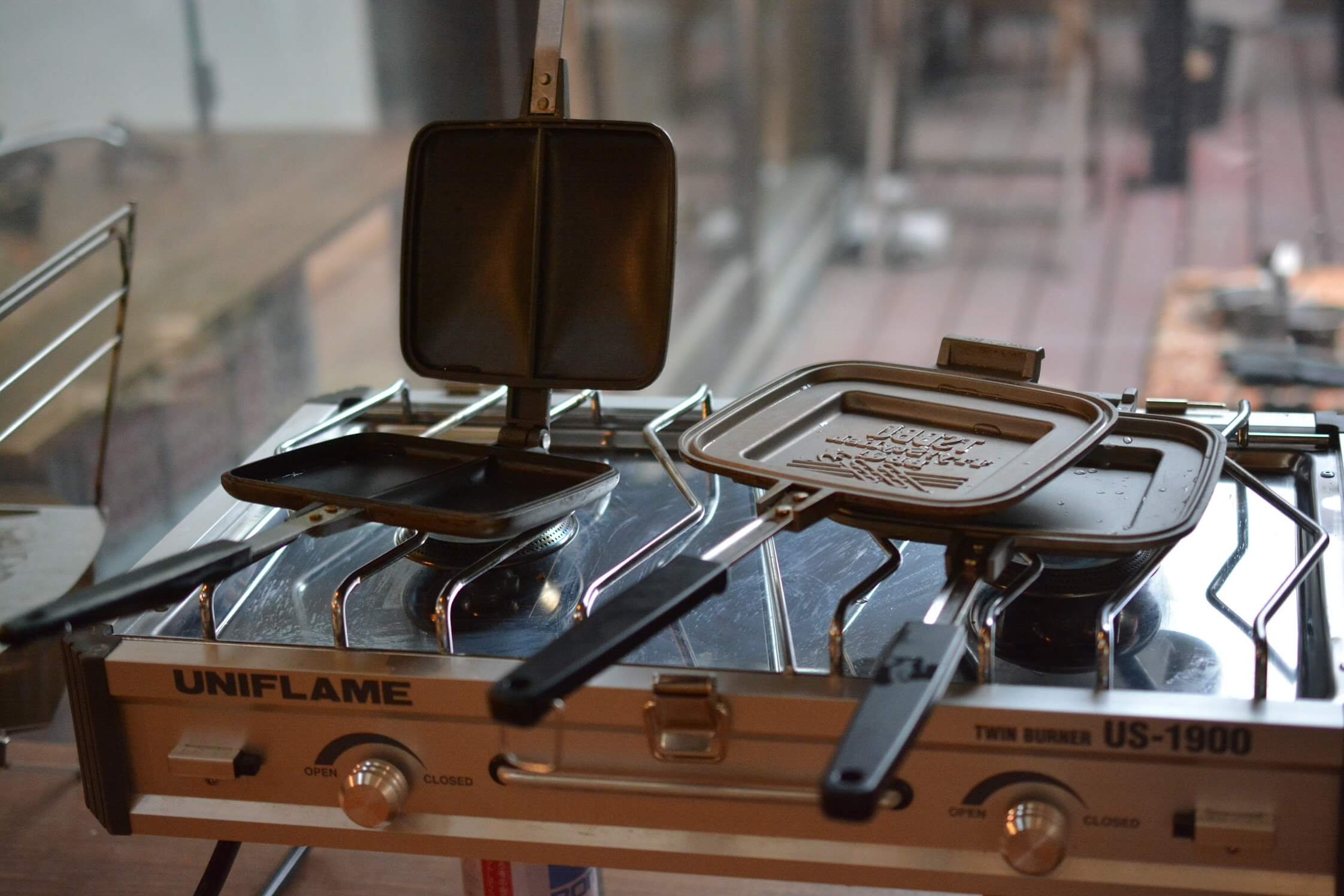 バウルー　ホットサンドメーカー (ダブル)　ヒンジ部分は固定