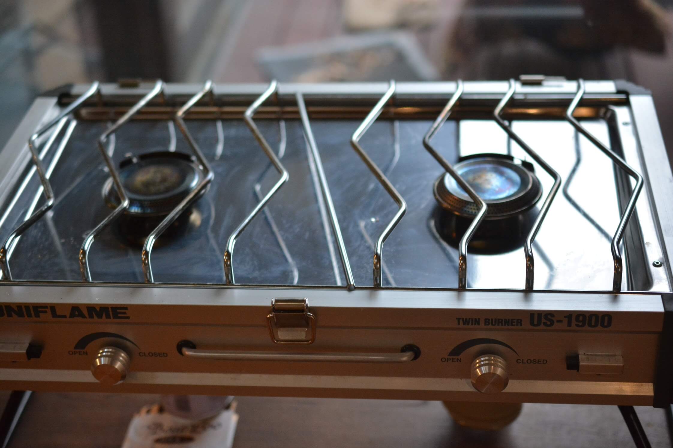 ユニフレーム ツインバーナーUS-1900 レビュー。スタイリッシュ