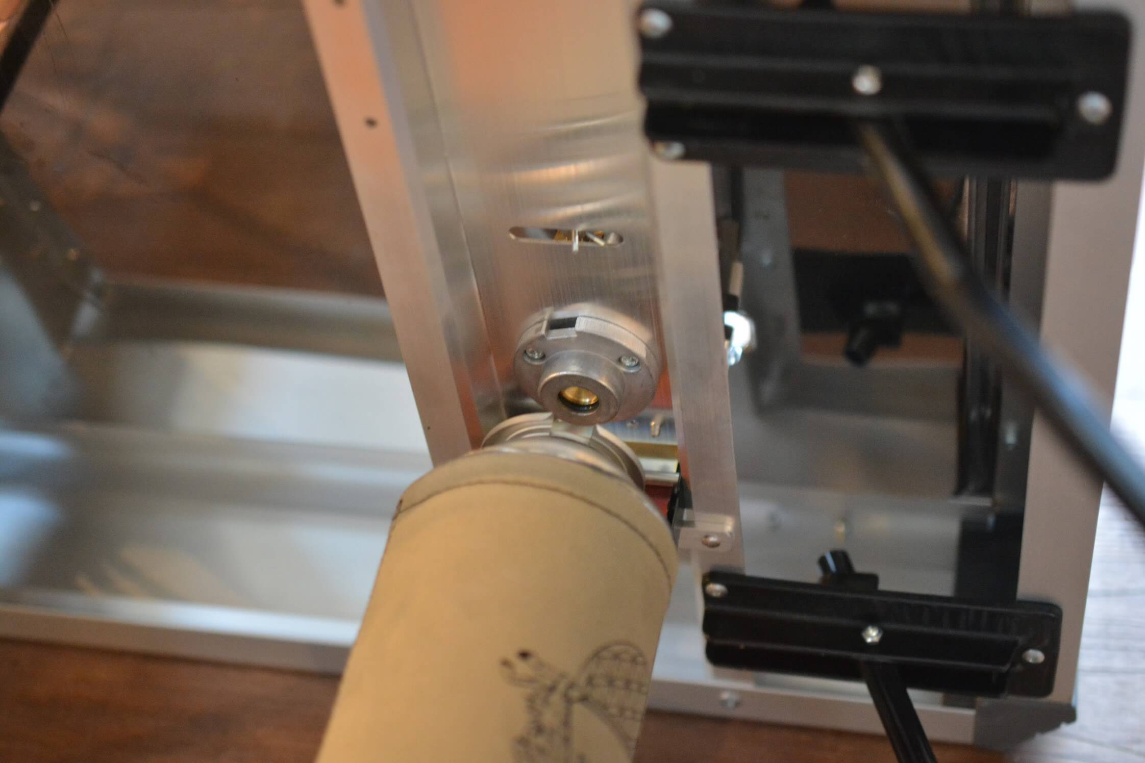 ユニフレーム ツインバーナーUS-1900 CB缶の取り付け方法