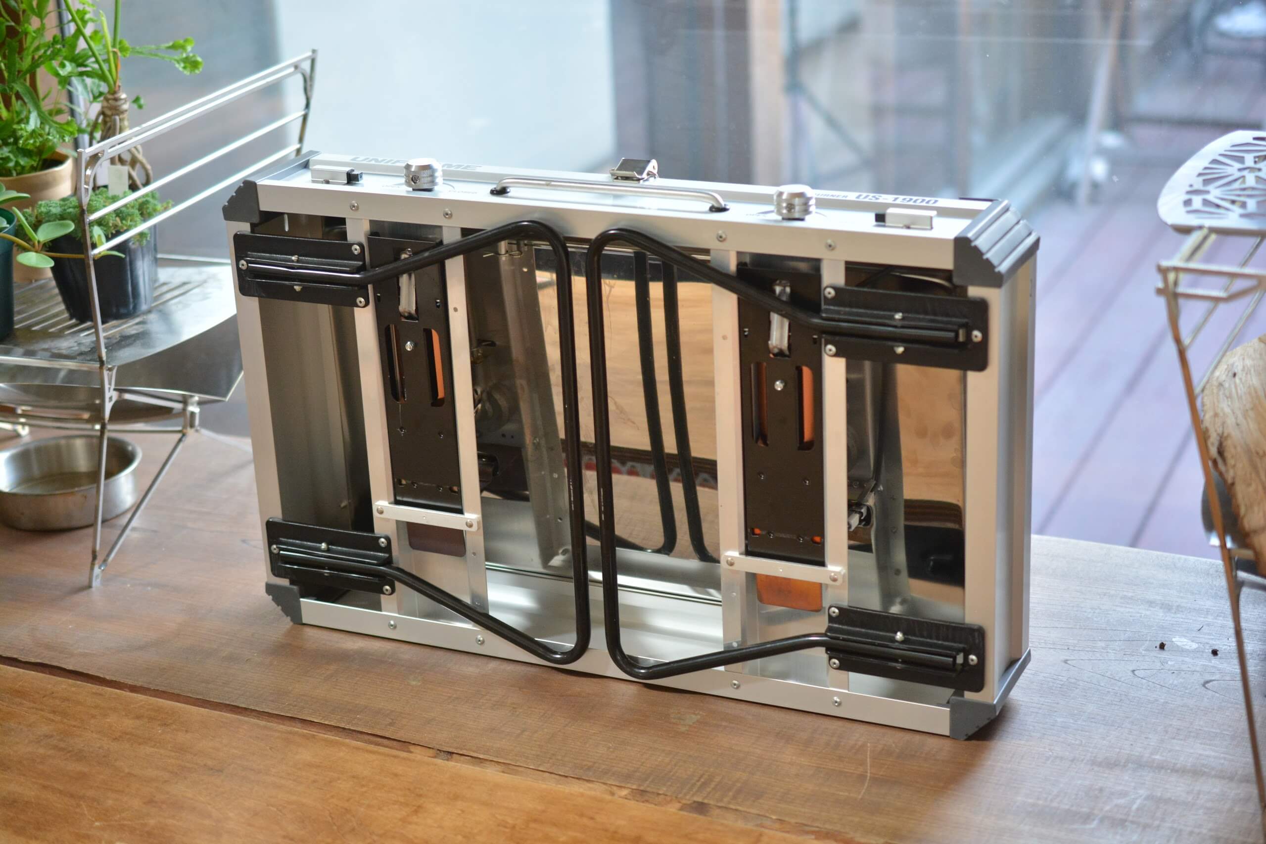 ユニフレーム ツインバーナーUS-1900 脚 折りたたみ時