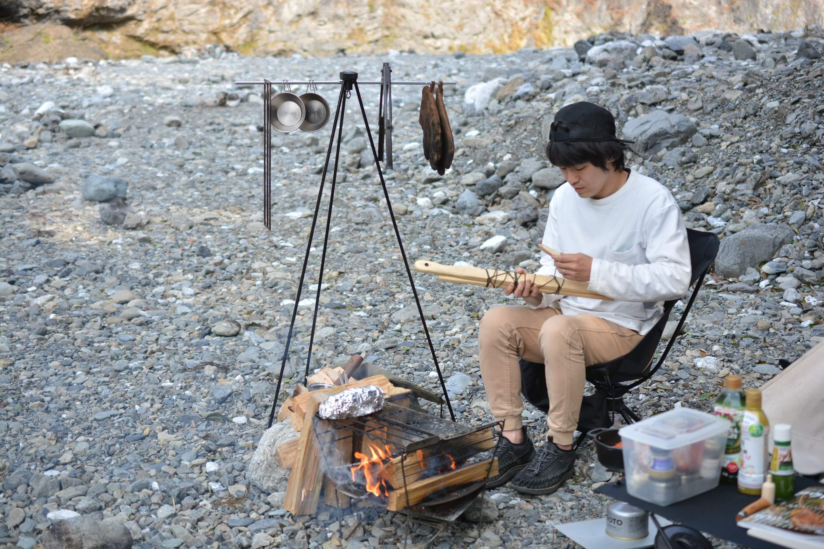 MURACO[ムラコ] AFRICAN EAGLE TRIPOD[アフリカンイーグル トライポッド]  焚き火ツールラックとして