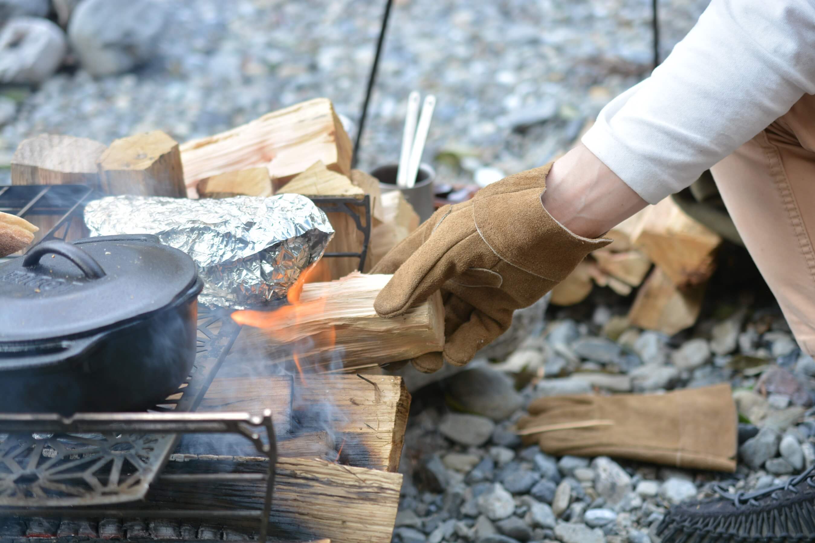 ワークマン ワークグローブ[WG-800]（レザーグローブ）薪を掴む