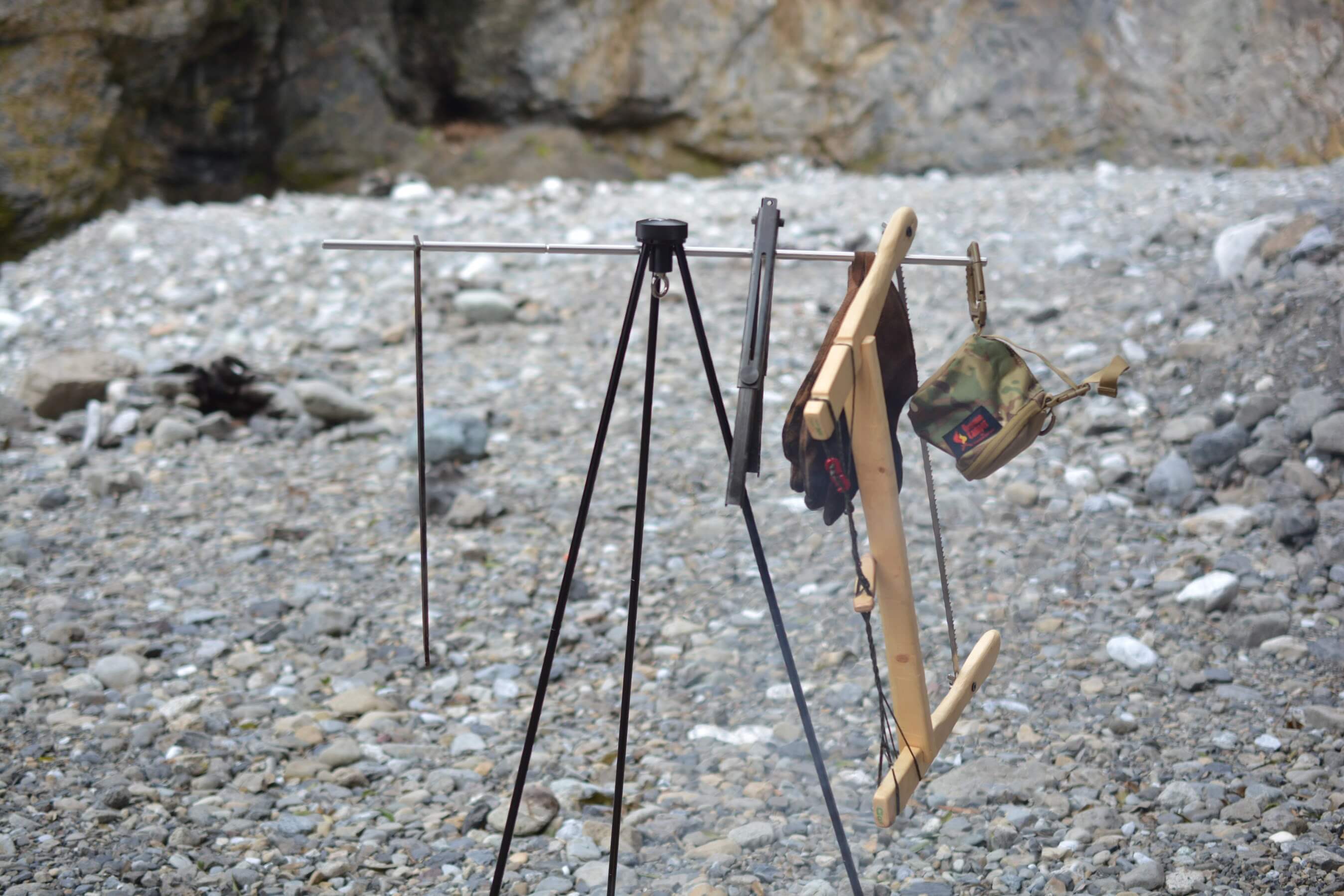 MURACO[ムラコ] AFRICAN EAGLE TRIPOD[アフリカンイーグル トライポッド]  焚き火ツールラックとして