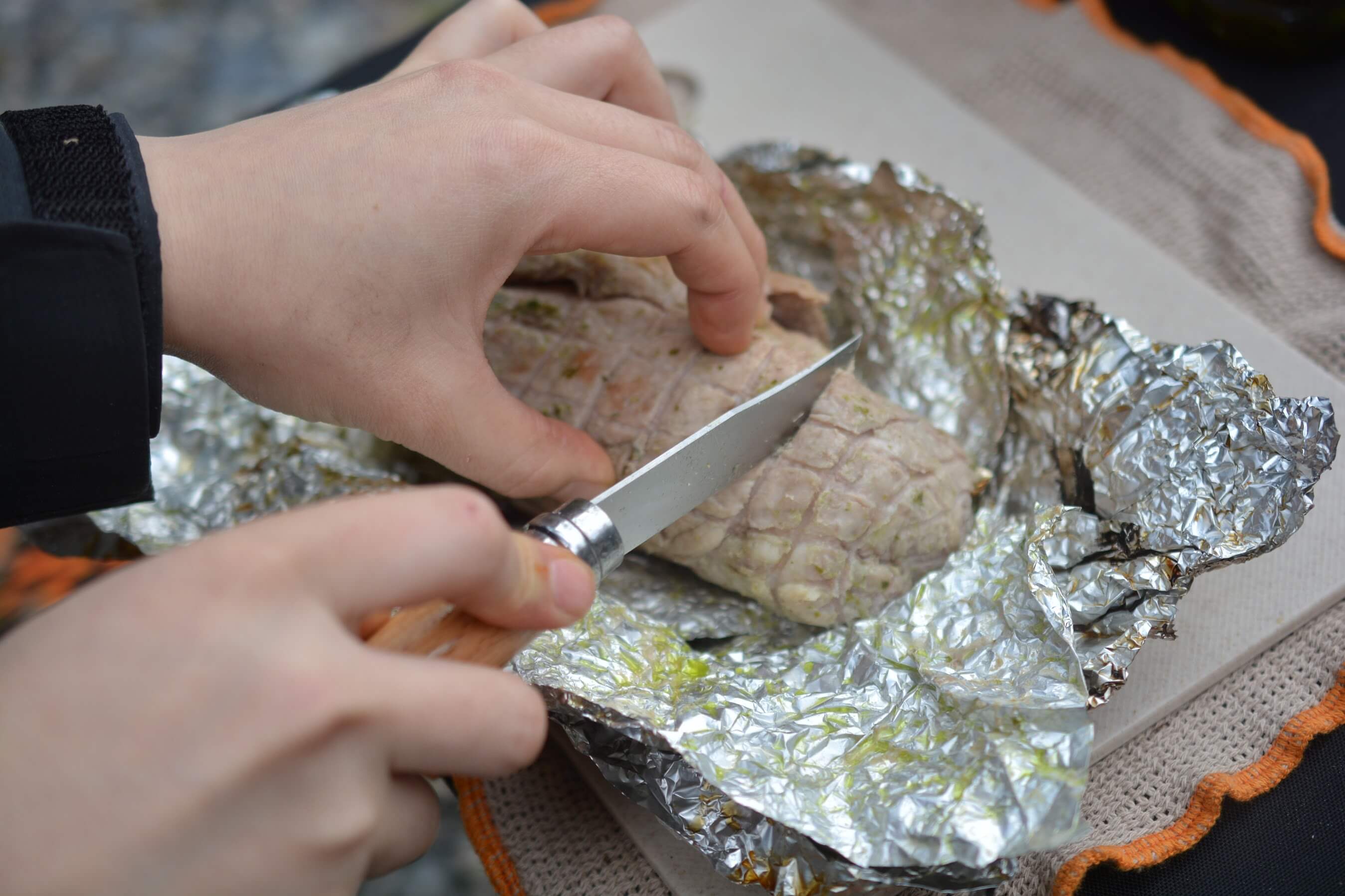 オピネルナイフ ステンレススチール No8 肉を切る