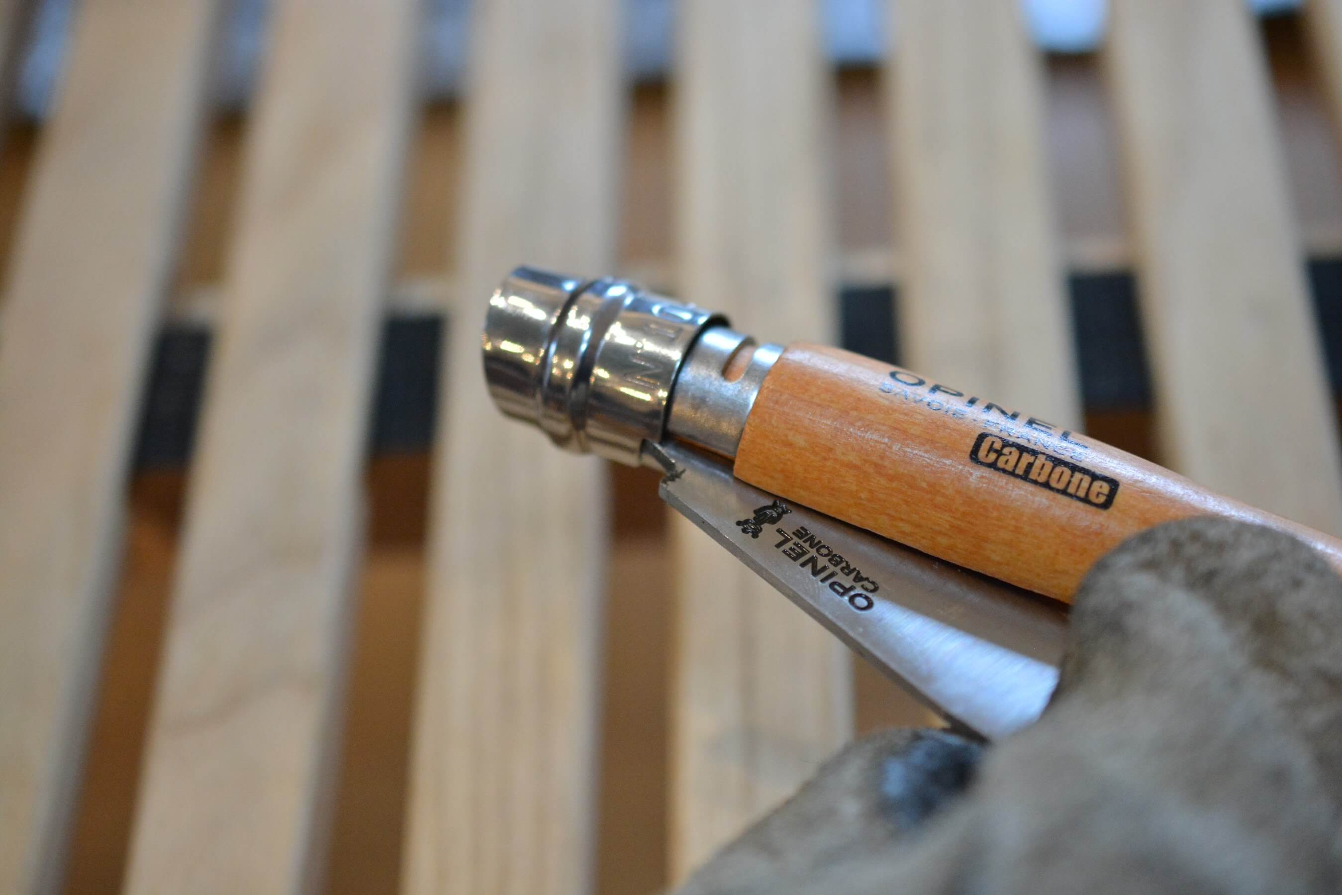 オピネルナイフ No.10 黒錆加工 ロックリングを外す