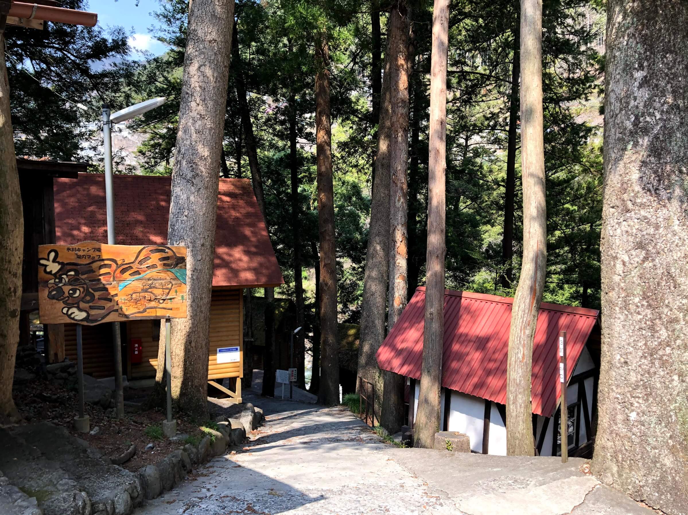 奥多摩 氷川キャンプ場　ロッジ　バンガロー