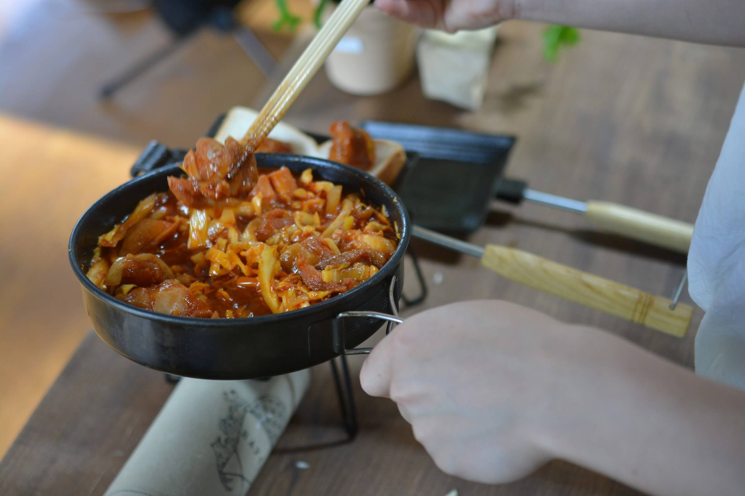 コフラン ホットサンドメーカーでチーズタッカルビサンド