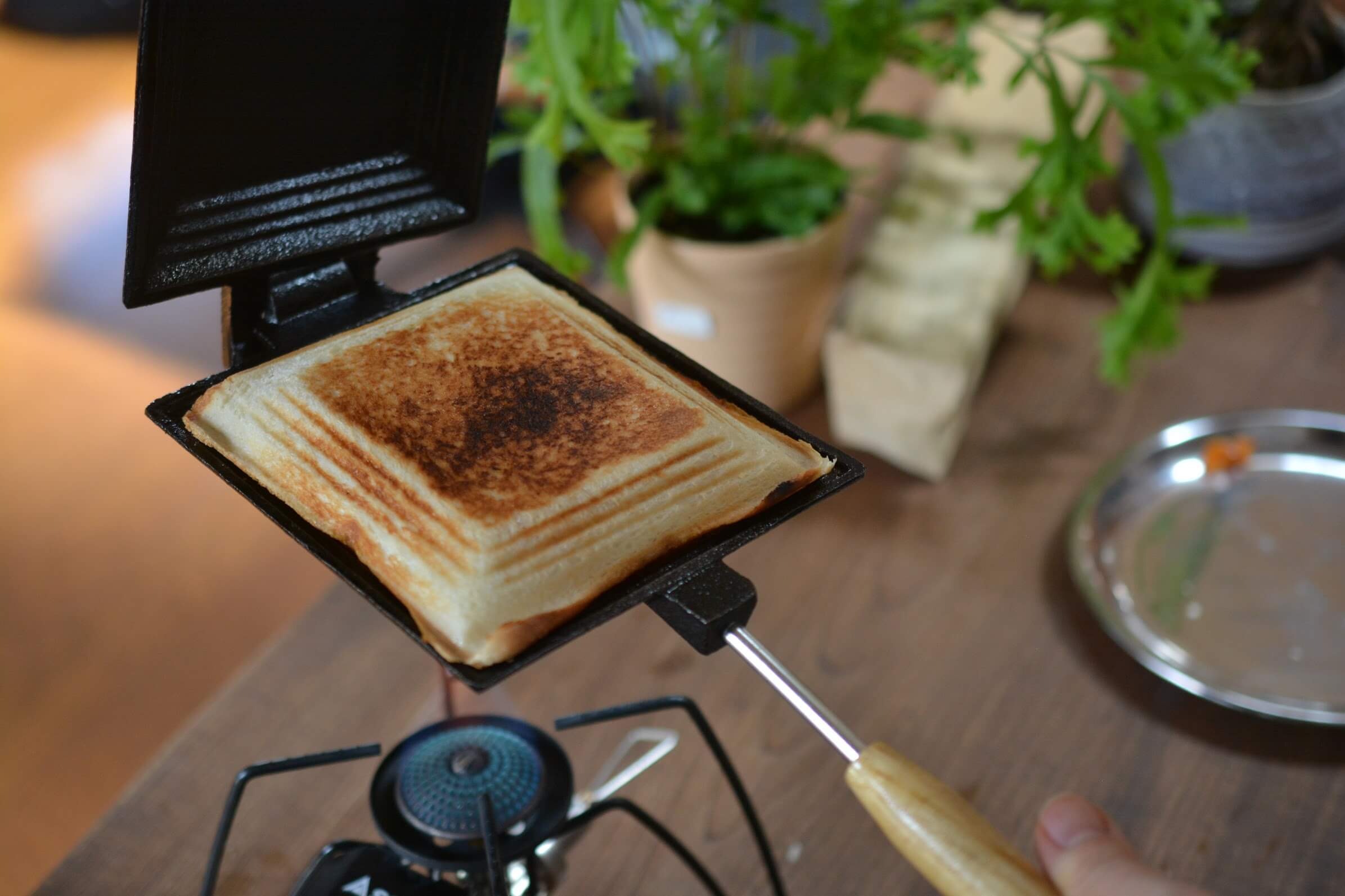 コフラン ホットサンドメーカー チーズタッカルビサンド　焼き上がり