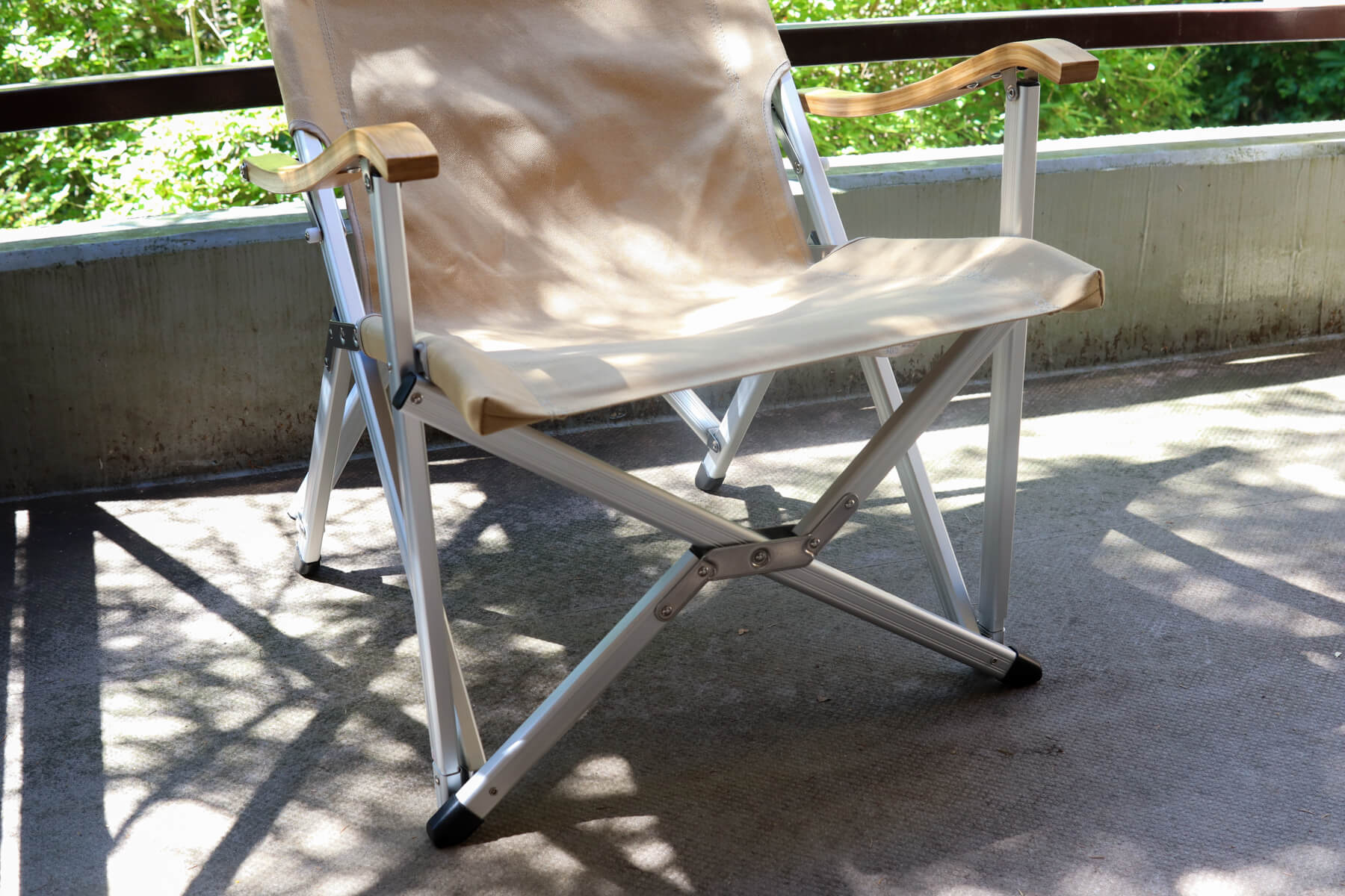 Onway コンフォートチェア2レビュー。抜群の安定感、シンプルで