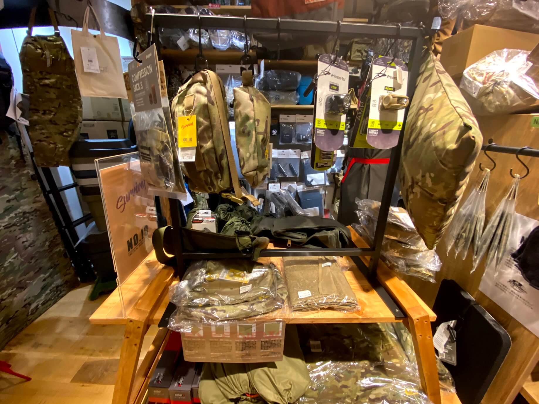 吉祥寺 カスケードロックス ミリタリー系アイテム