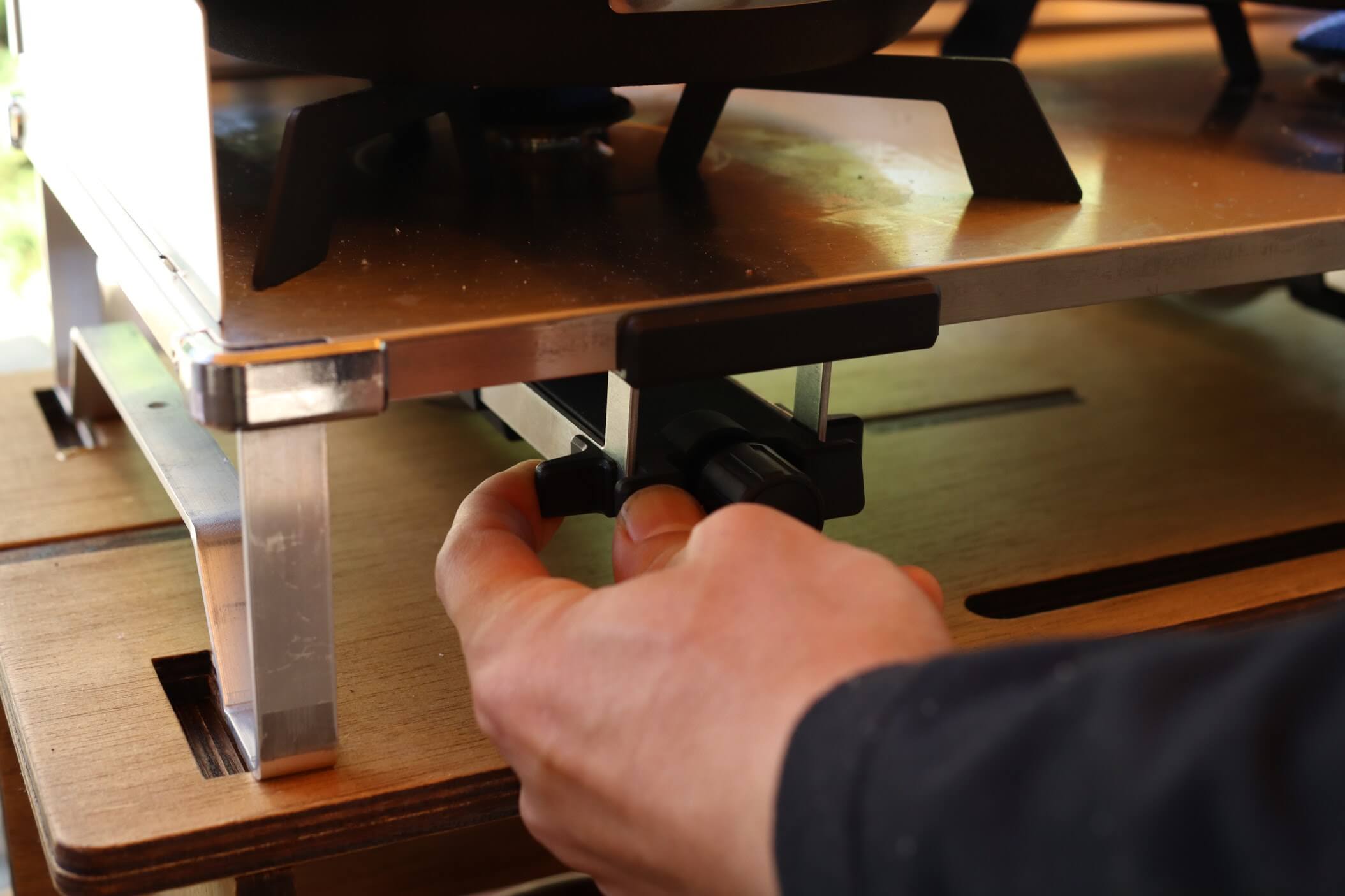 SOTO レギュレーター 2バーナー GRID ST-526 ガス調整つまみ＆点火スイッチ