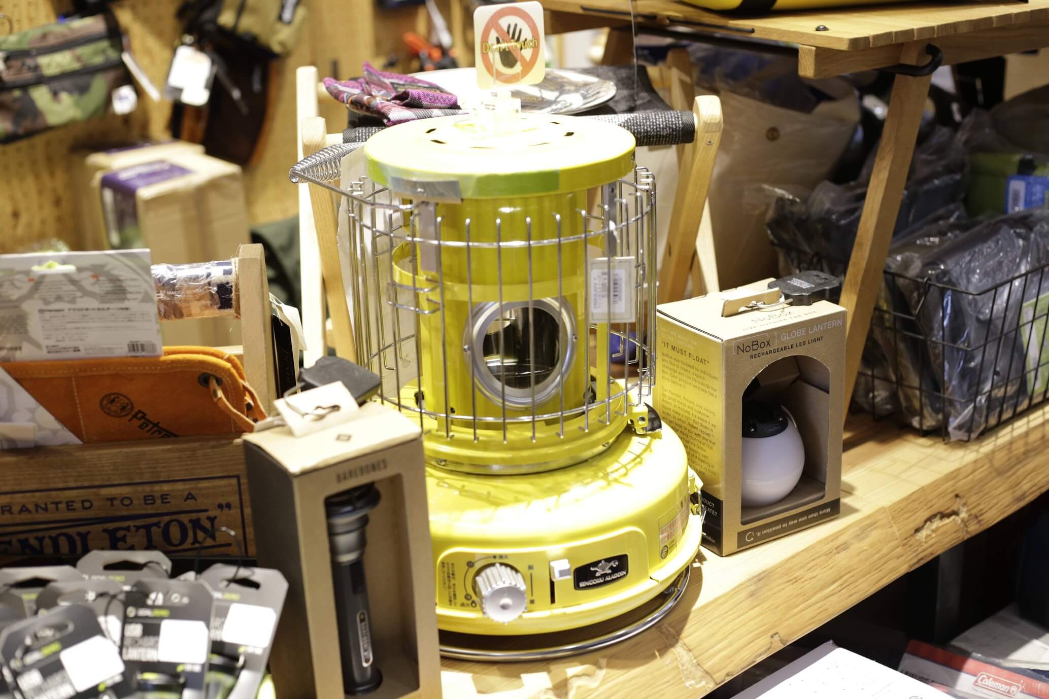 吉祥寺 カスケードロックス アラジンストーブ