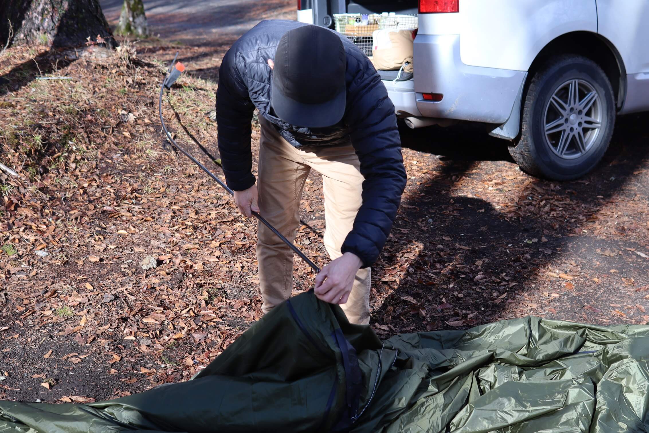 ミニマルワークス V HOUSE M 設営手順 ポールをスリーブに通す