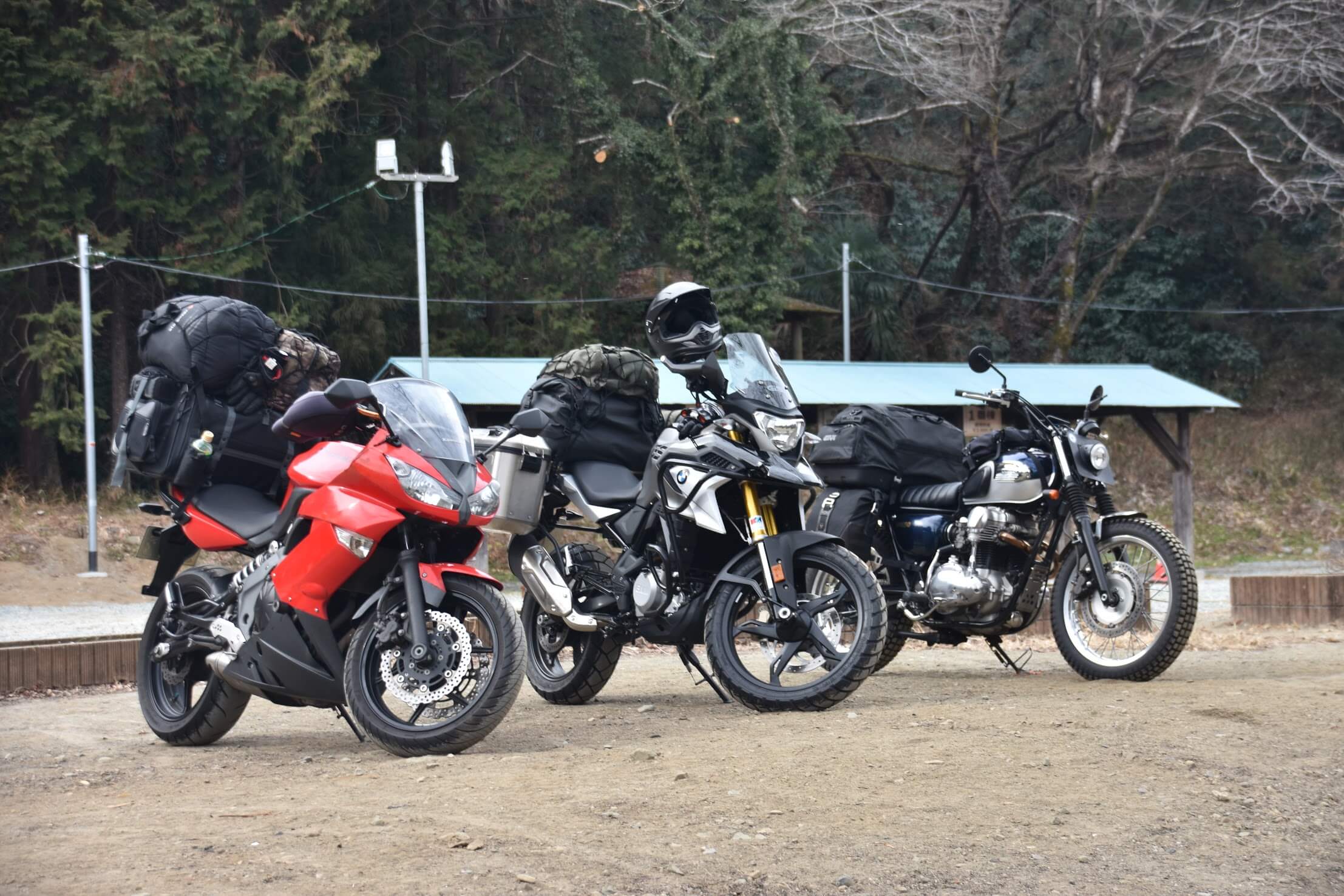 左からkawasaki Ninja400、BMW  G310GS(2020年式)、kawasaki W650(2004年式)