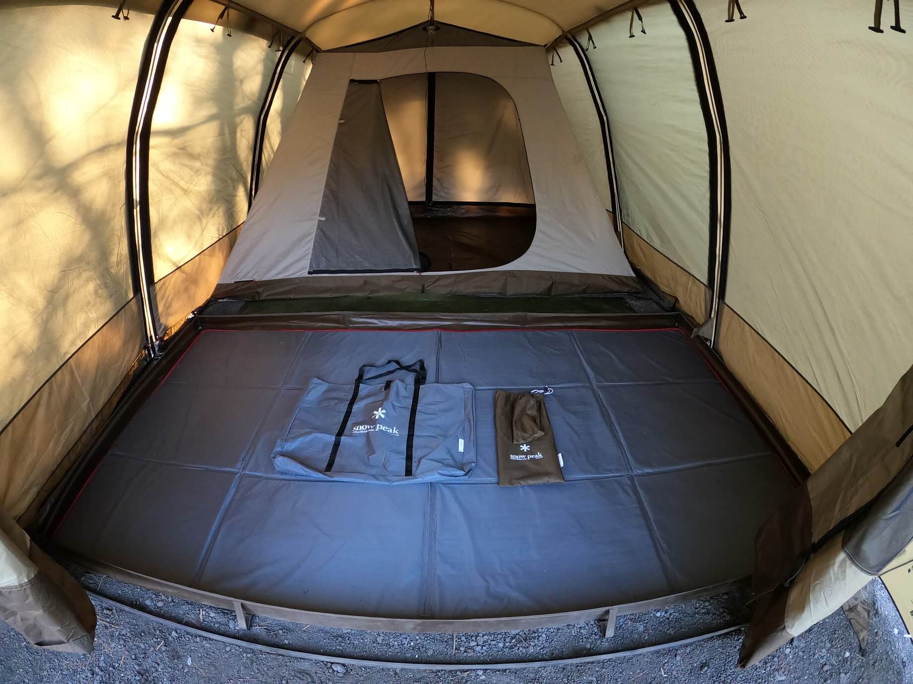 スノーピーク リビングシートで実現する「お座敷スタイル」。真冬の