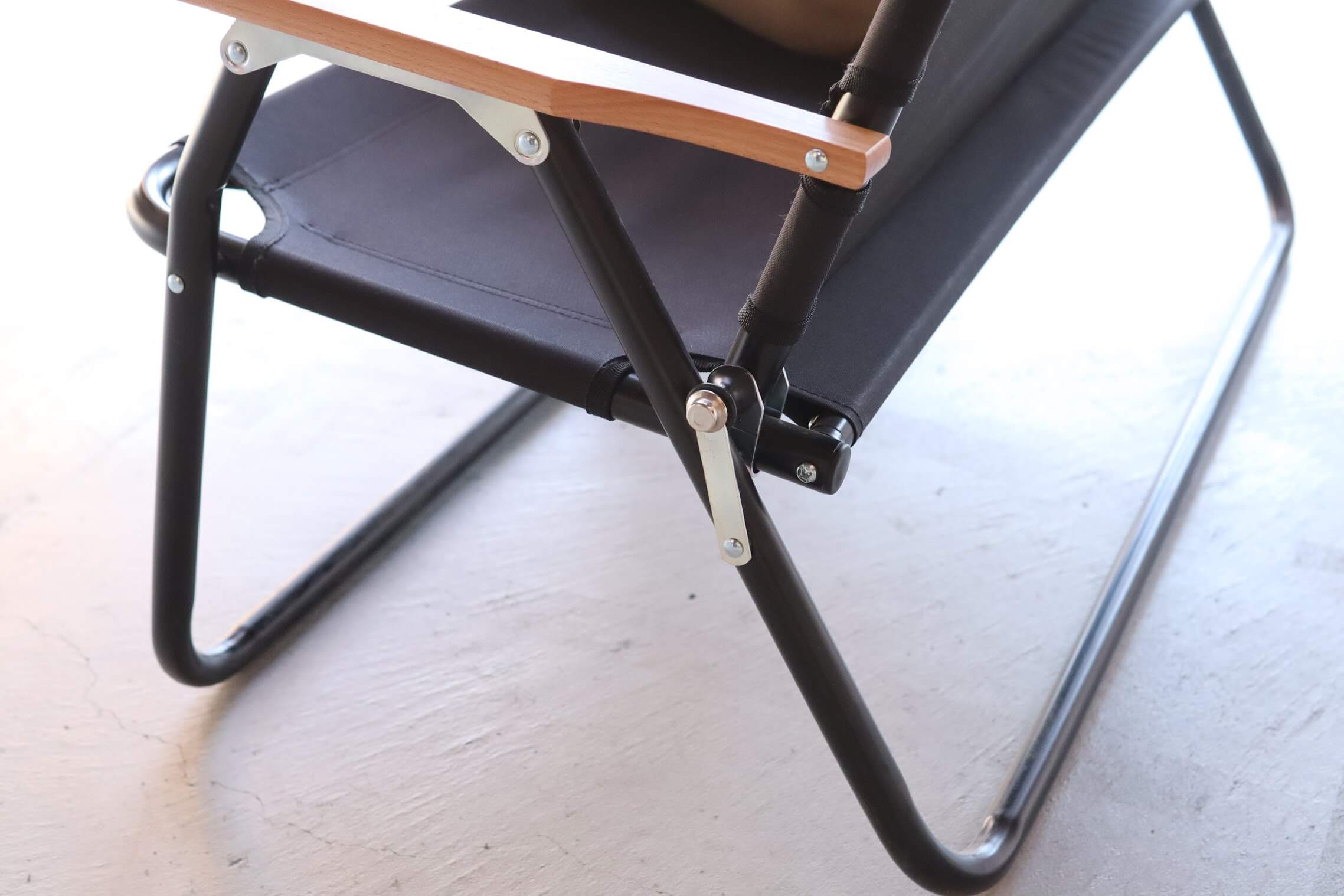 キャプテンスタッグ CSブラックラベル アルミ背付ベンチ UC-1660 CSブラックラベル アルミ背付ベンチ - アウトドア・キャンプ用品