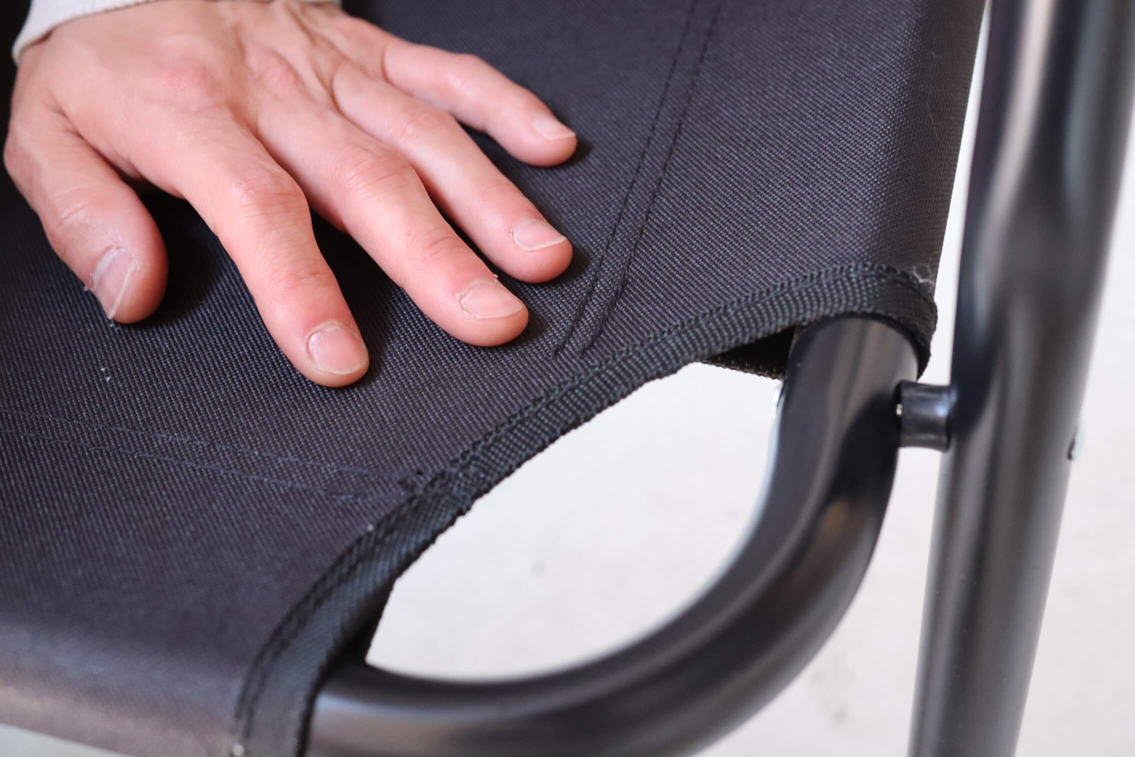 CAPTAIN STAG CSブラックラベル アルミ背付ベンチ 縫製など