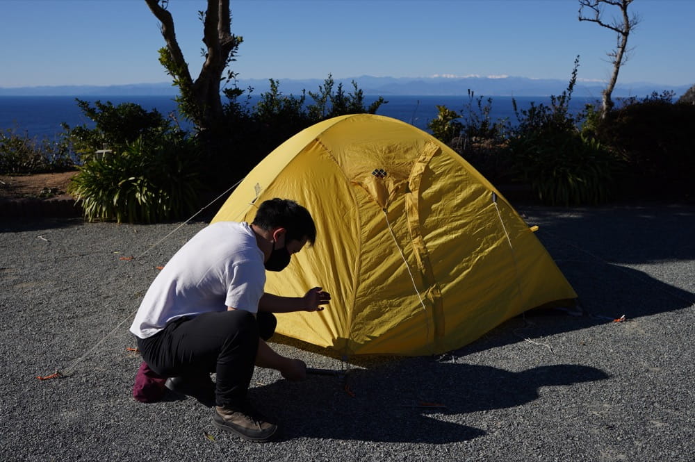 雲見夕陽と潮騒の岬オートキャンプ場 ペグ打ちについて