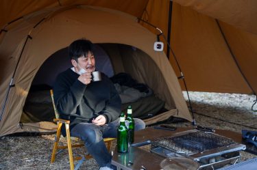 [キャンパー取材]ジカロテーブルとUUNIピザ窯で本気の調理。toe 美濃 隆章氏のキャンプスタイル。
