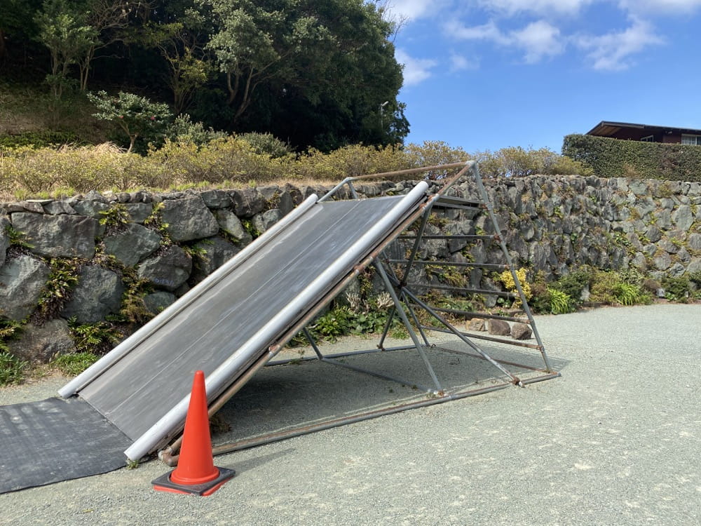 雲見夕陽と潮騒の岬オートキャンプ場 滑り台