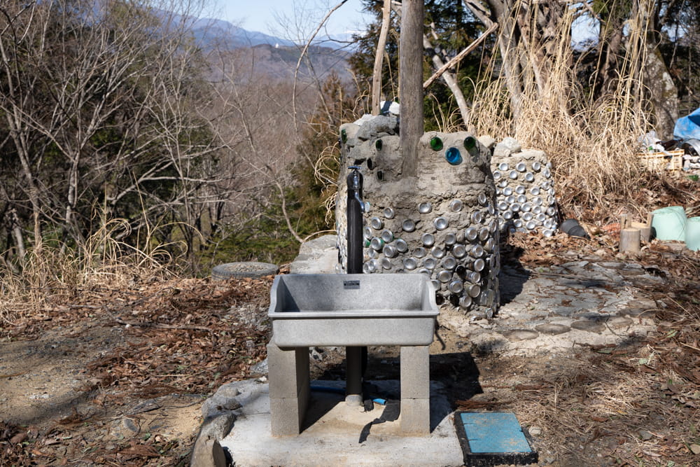 晴家村（はれるやむら）キャンプ場　ミツバチパーキング 水道