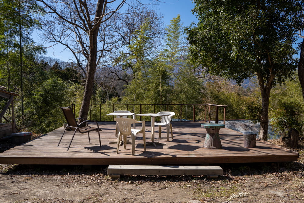 晴家村（はれるやむら）キャンプ場 古民家 ウッドデッキ