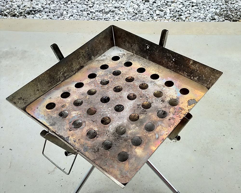 UNIFLAME(ユニフレーム） ファイアグリル ロストルを入れる