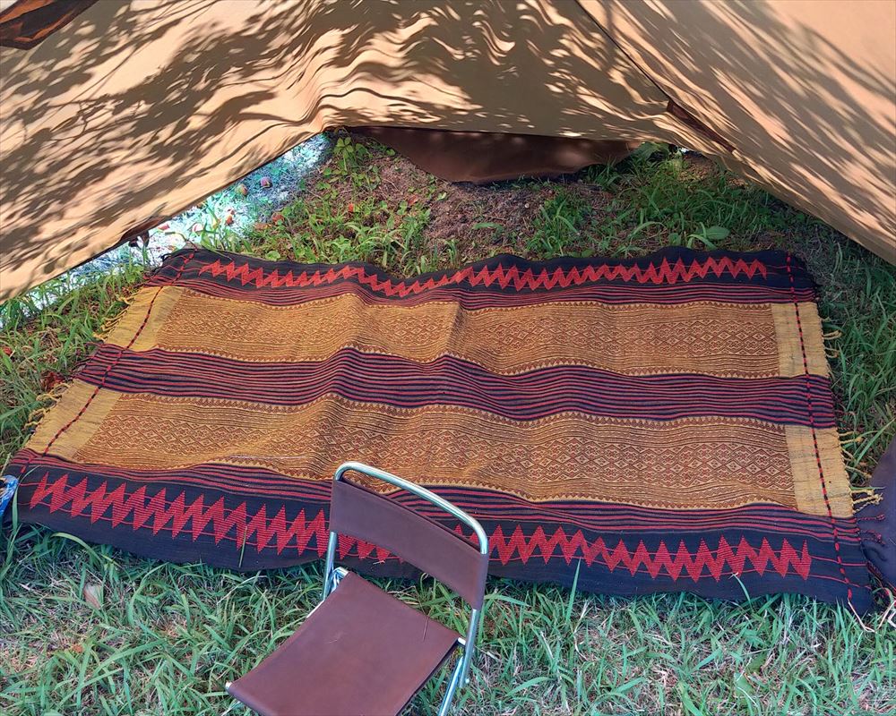 ブッシュクラフトスペイン　タープ　内部