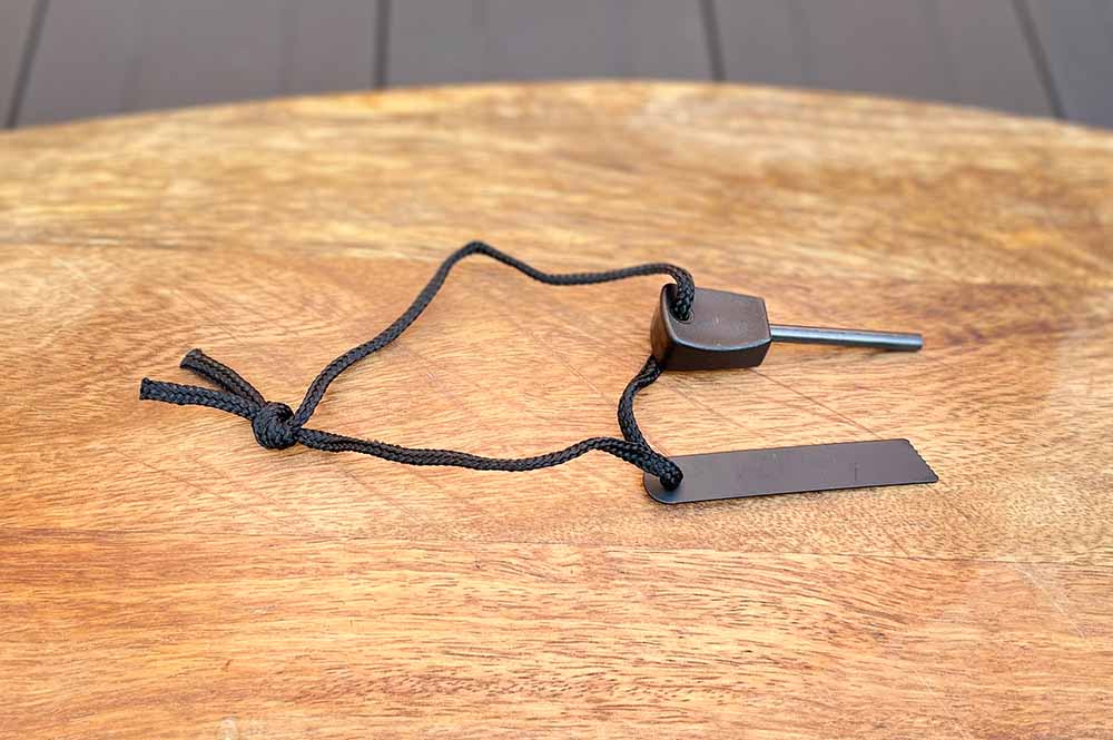 セリア　ファイヤースターター　携行製