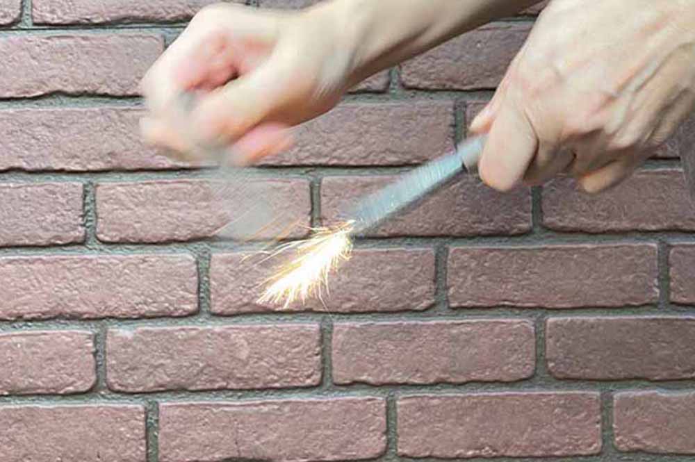 ブッシュクラフト　メタルマッチプロ 火の粉