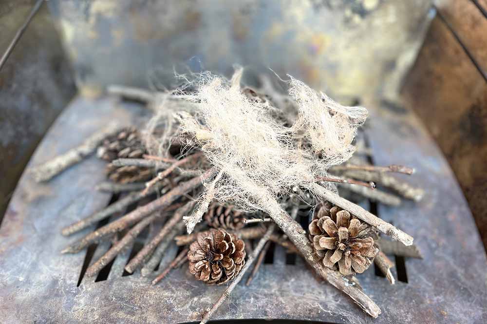 焚き火台 RAPCA 焚き付け（小枝、松ぼっくり、麻ひも）