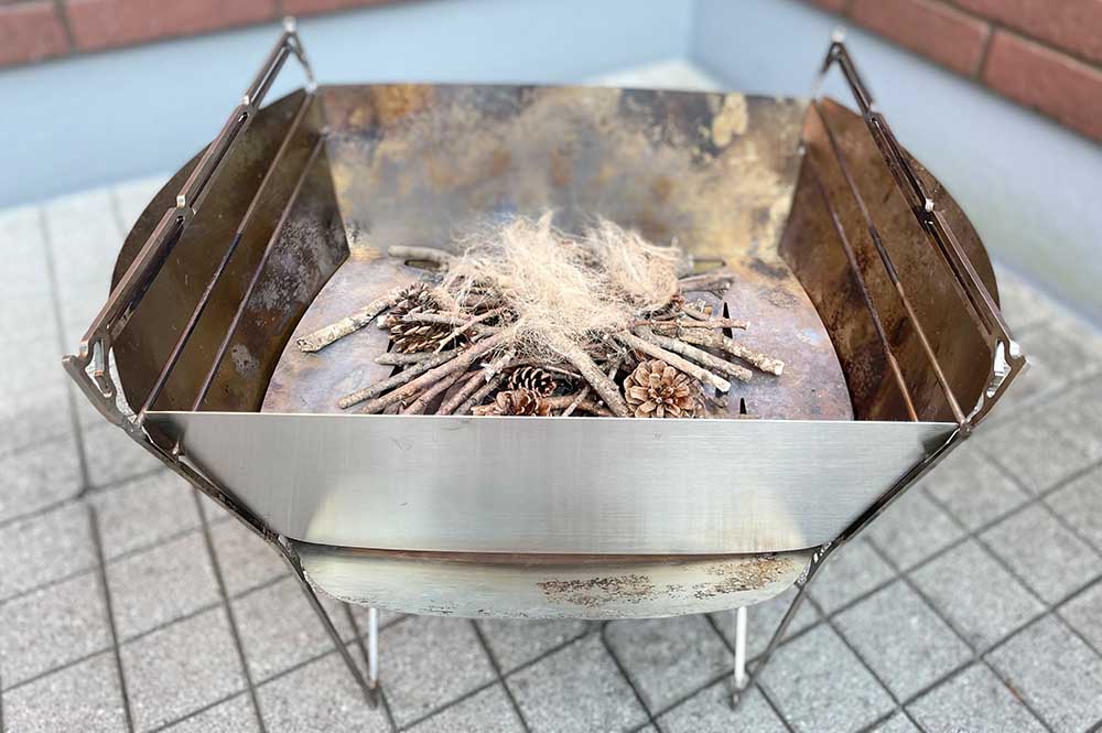 焚き火台 RAPCA 焚き付け